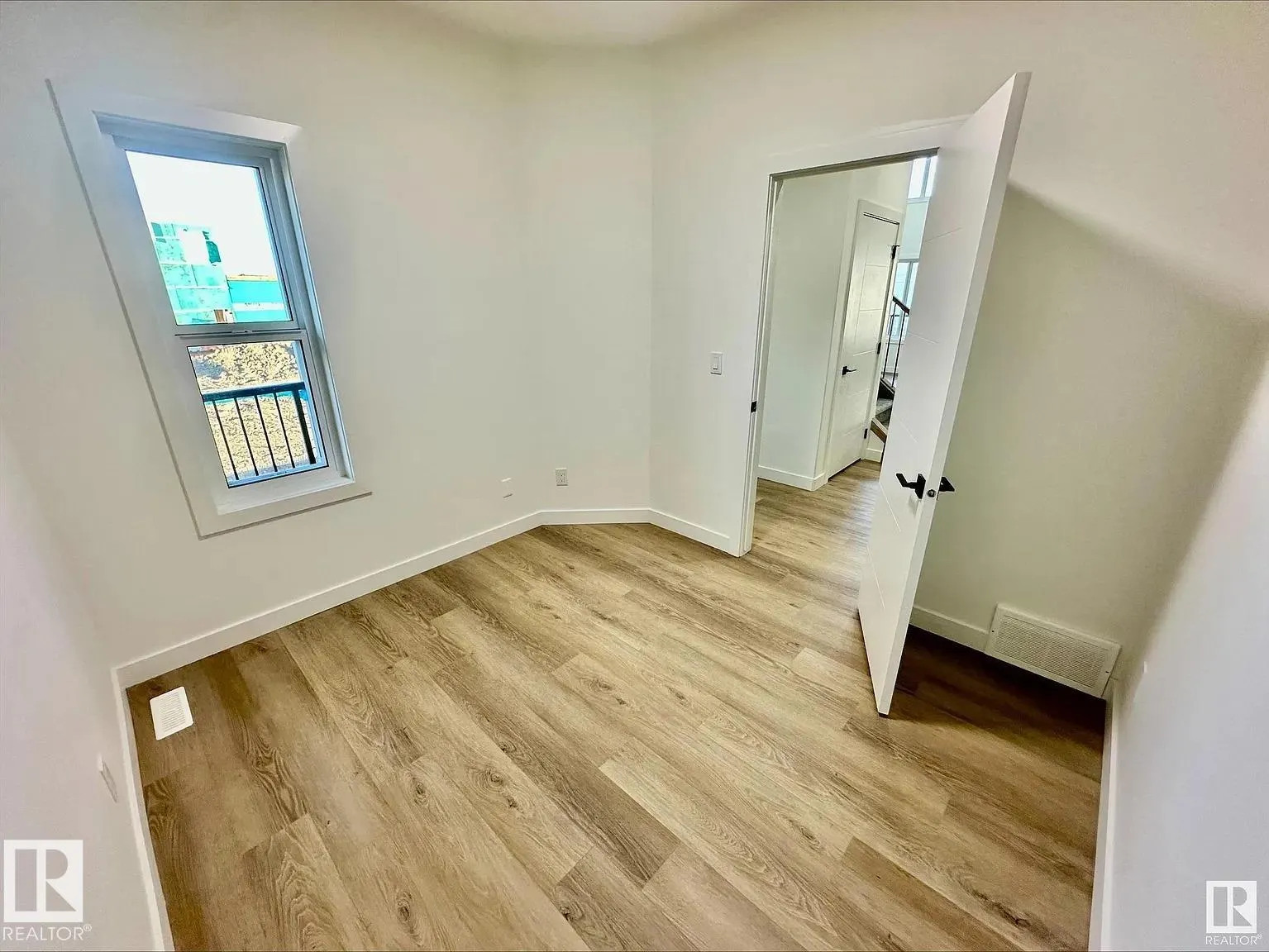 38 ASTORIA Place
