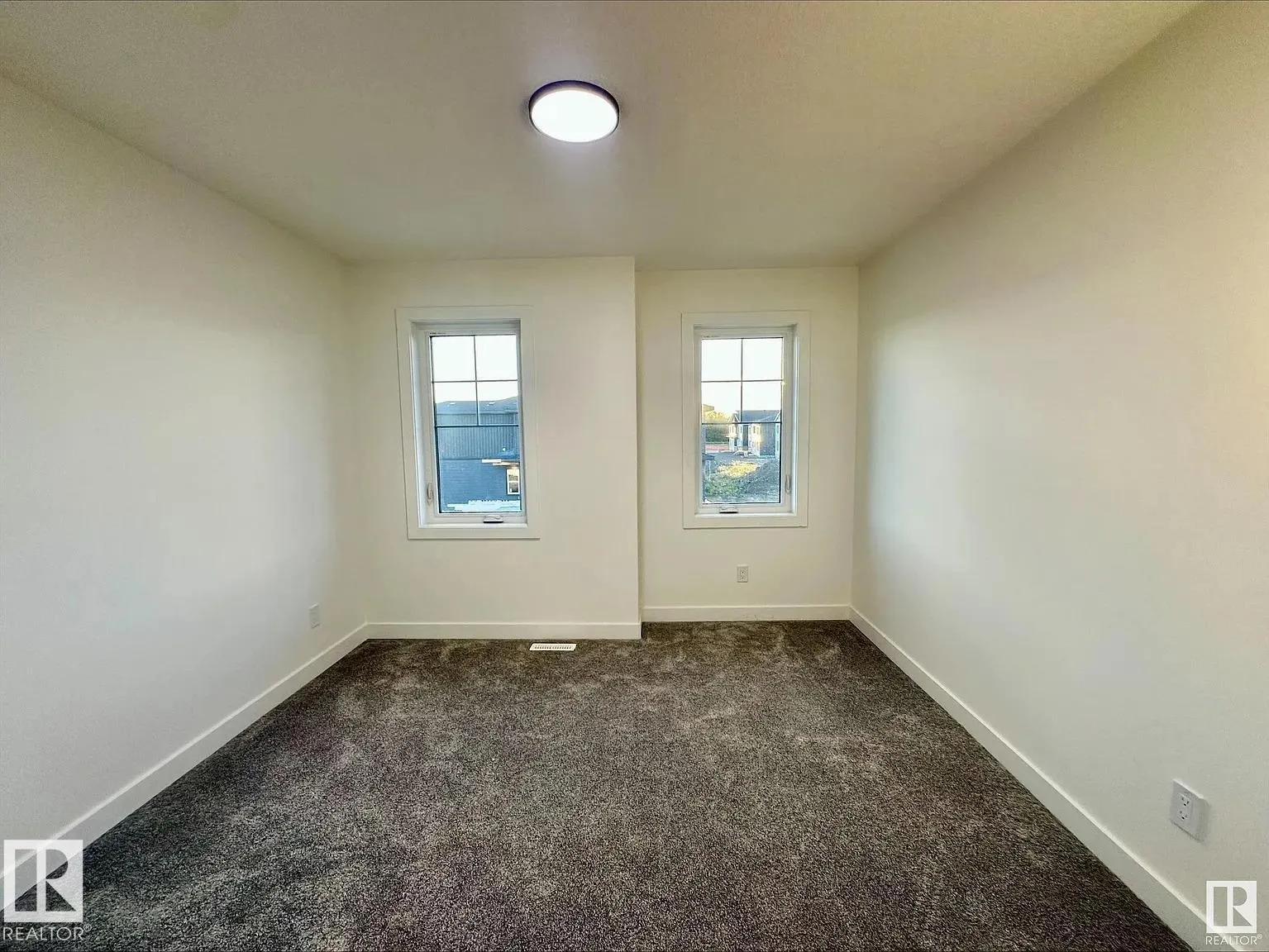 38 ASTORIA Place
