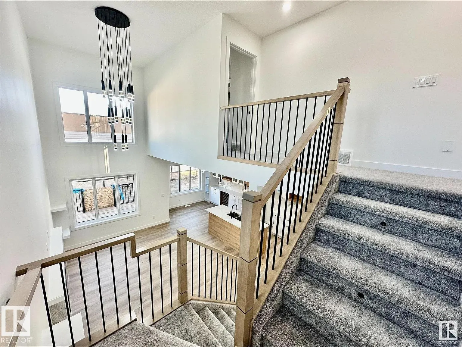 38 ASTORIA Place