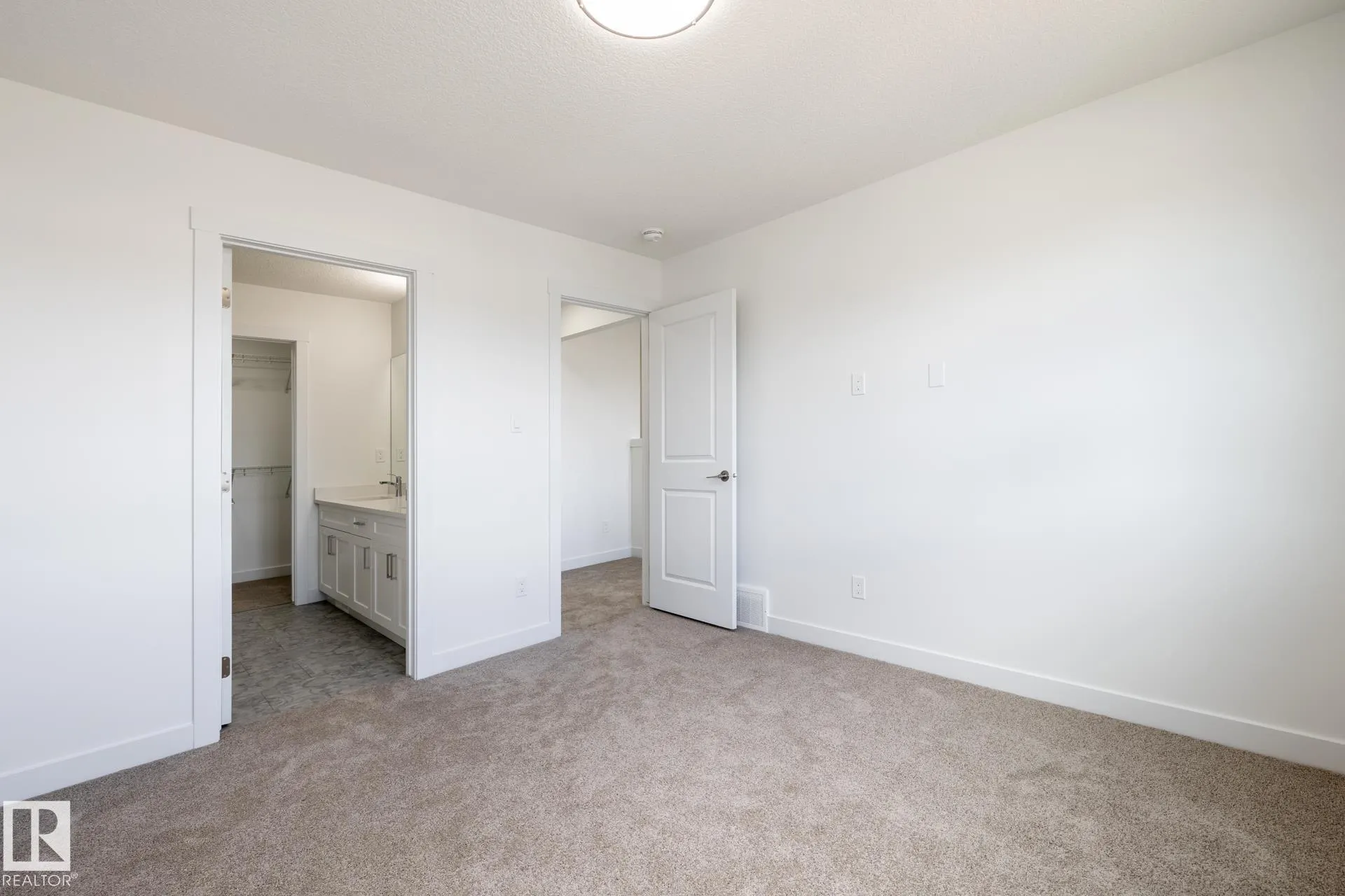 52 Covell Common