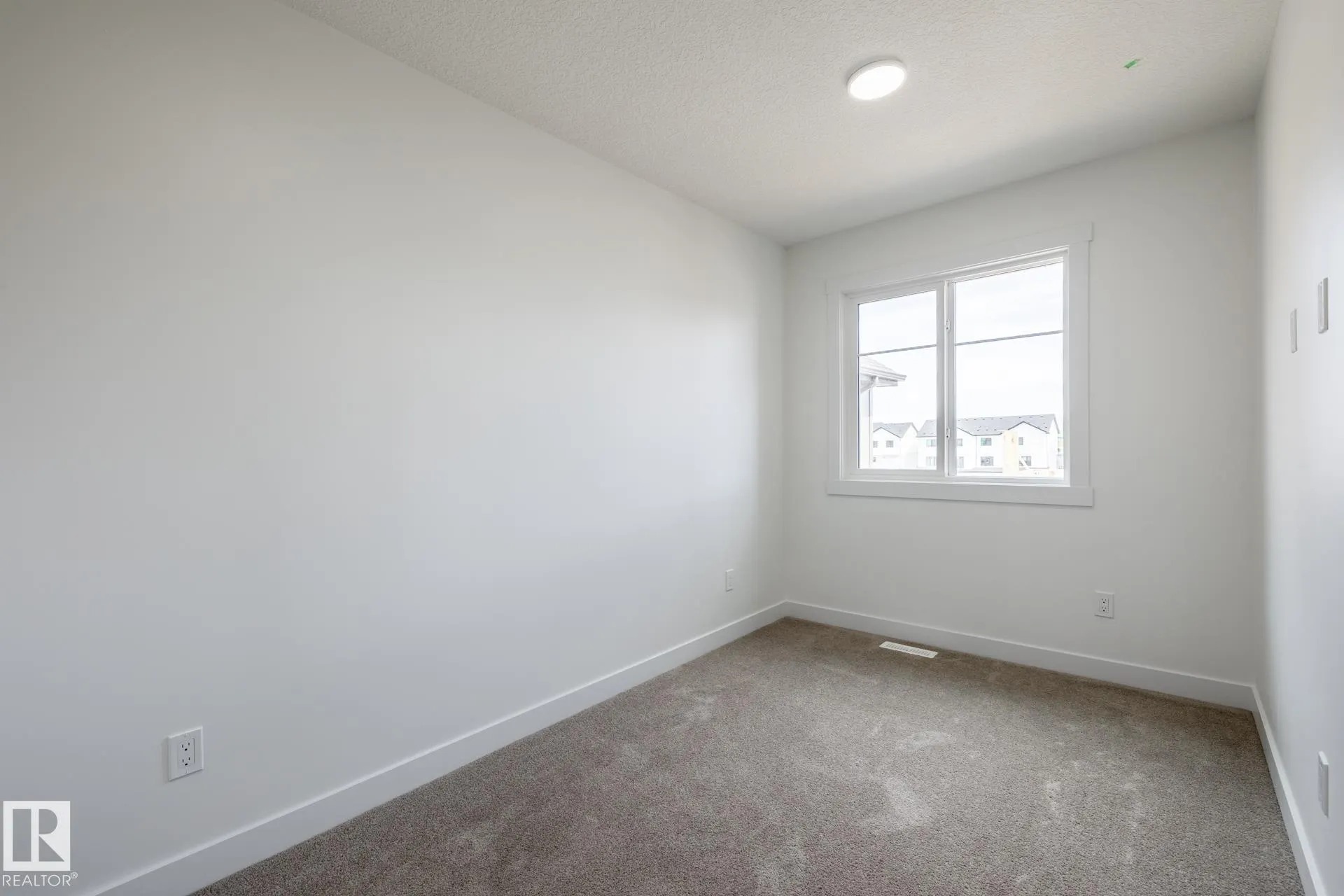 52 Covell Common