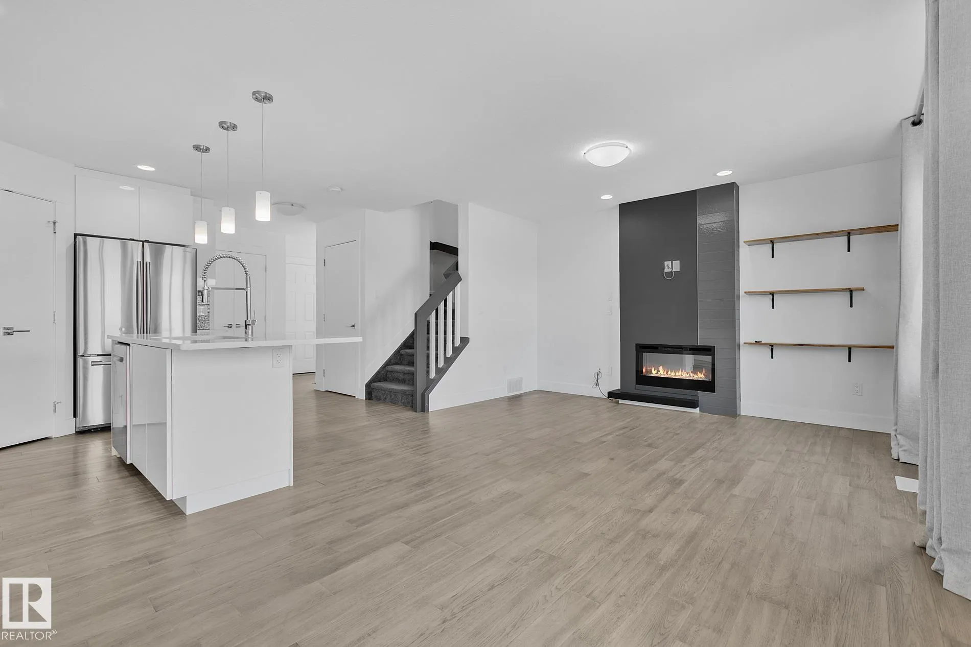 74 AMBLESIDE Way