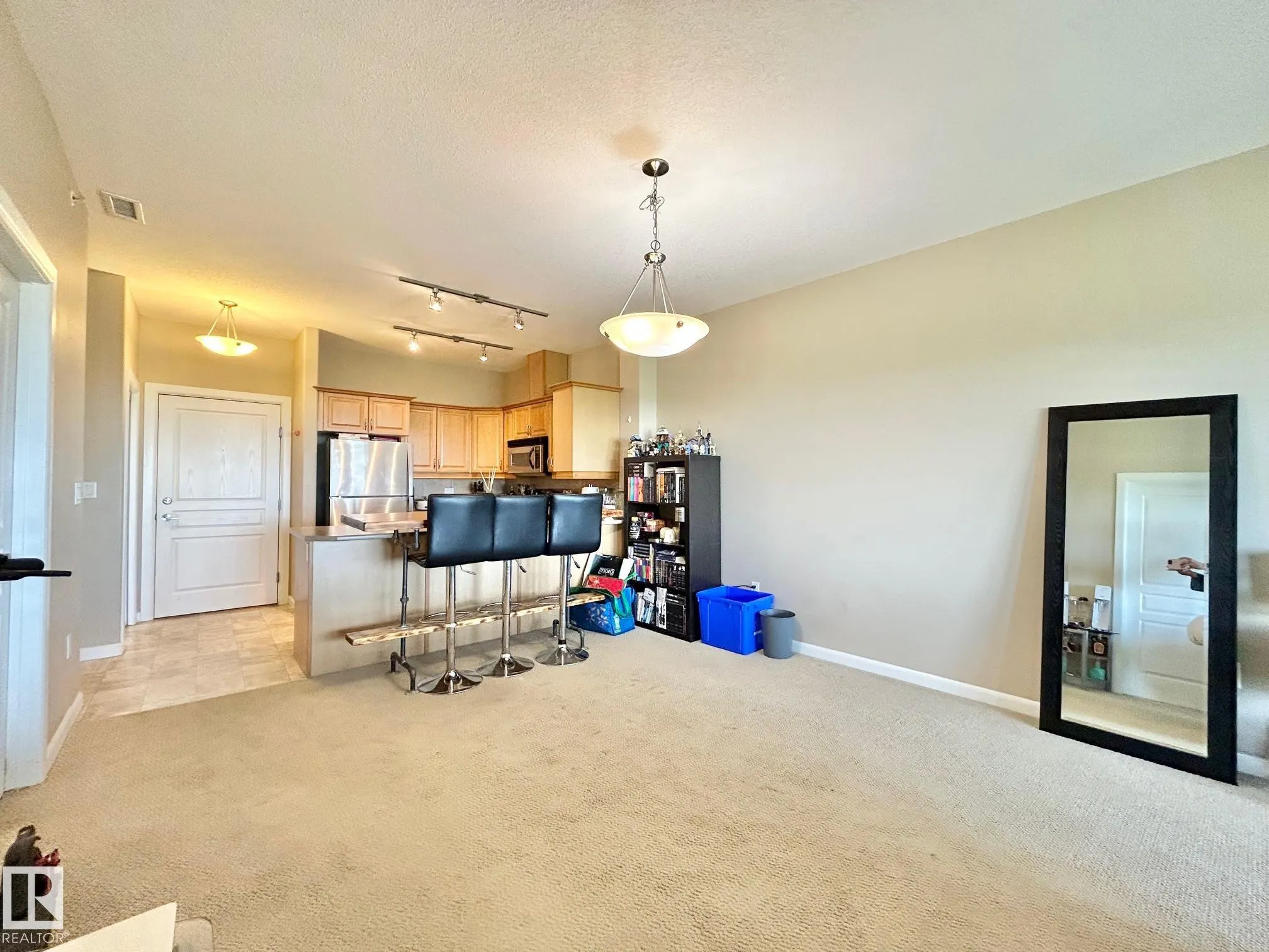 300 Palisades Way