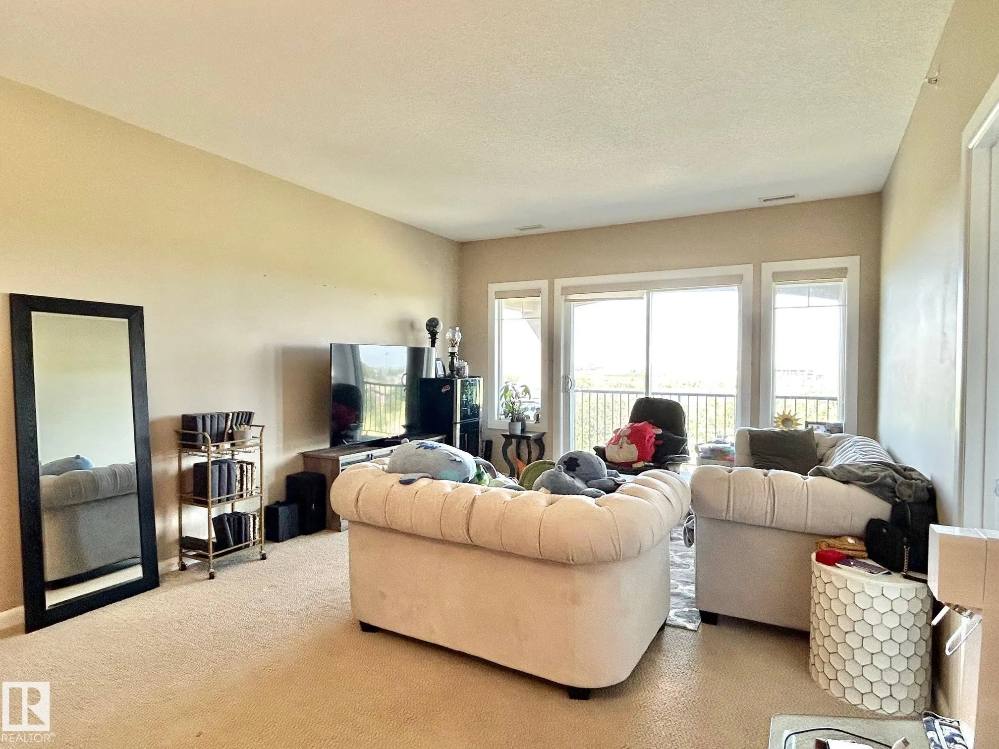 300 Palisades Way