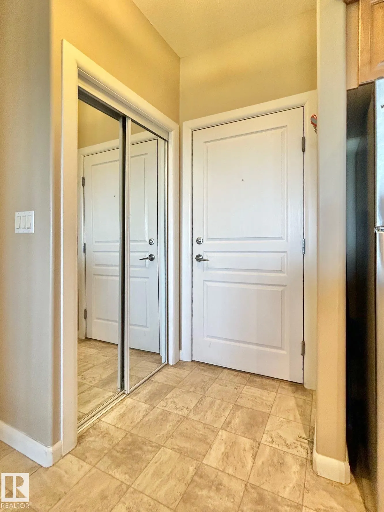 300 Palisades Way