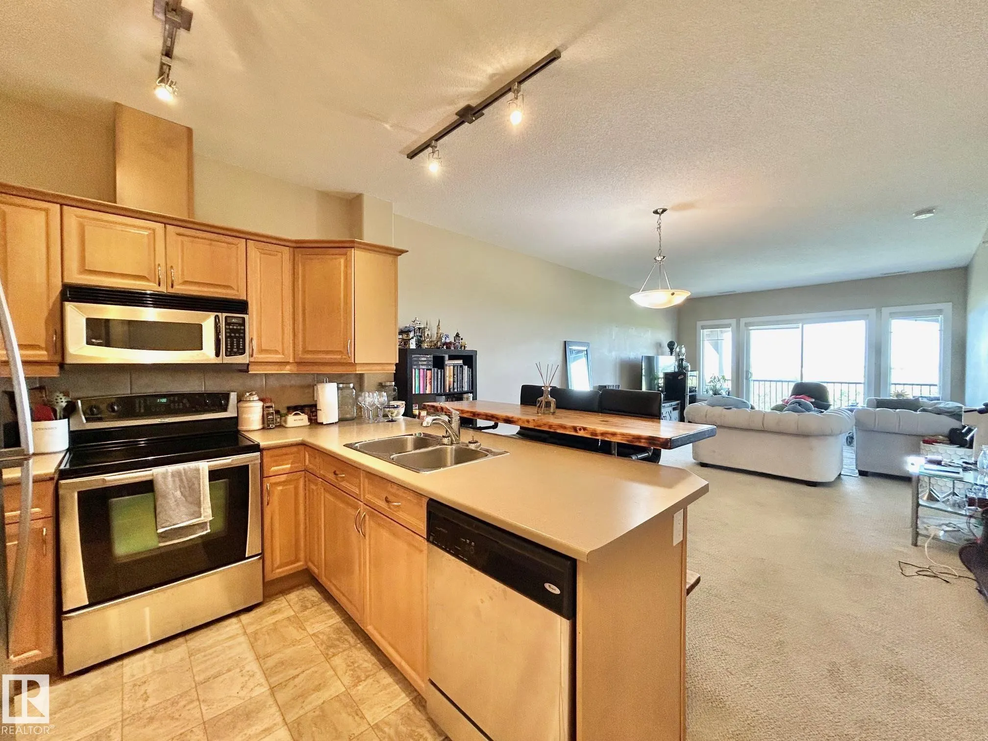 300 Palisades Way