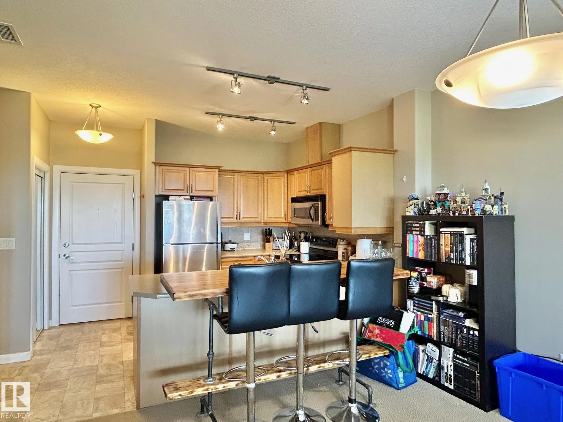 300 Palisades Way