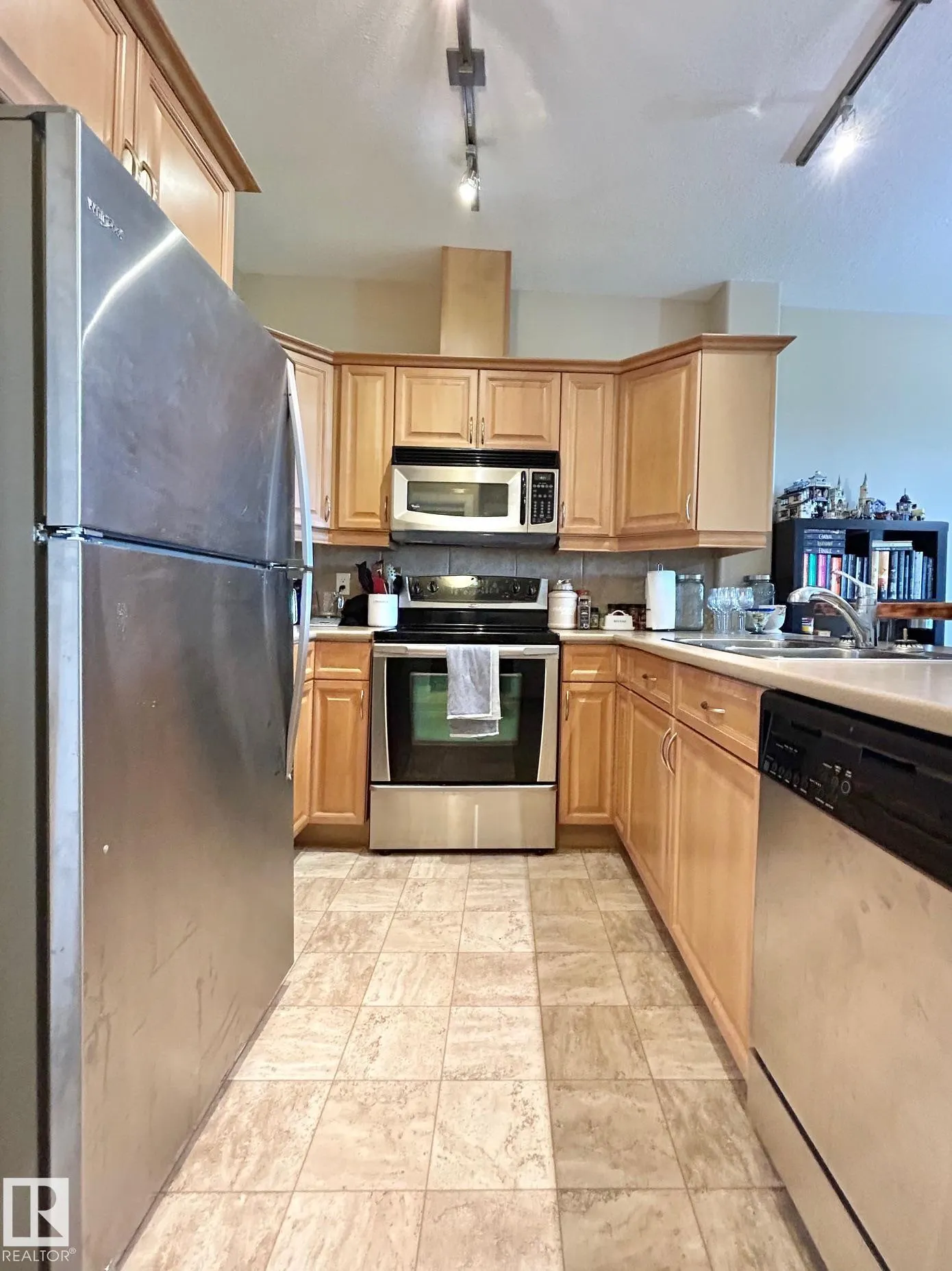 300 Palisades Way