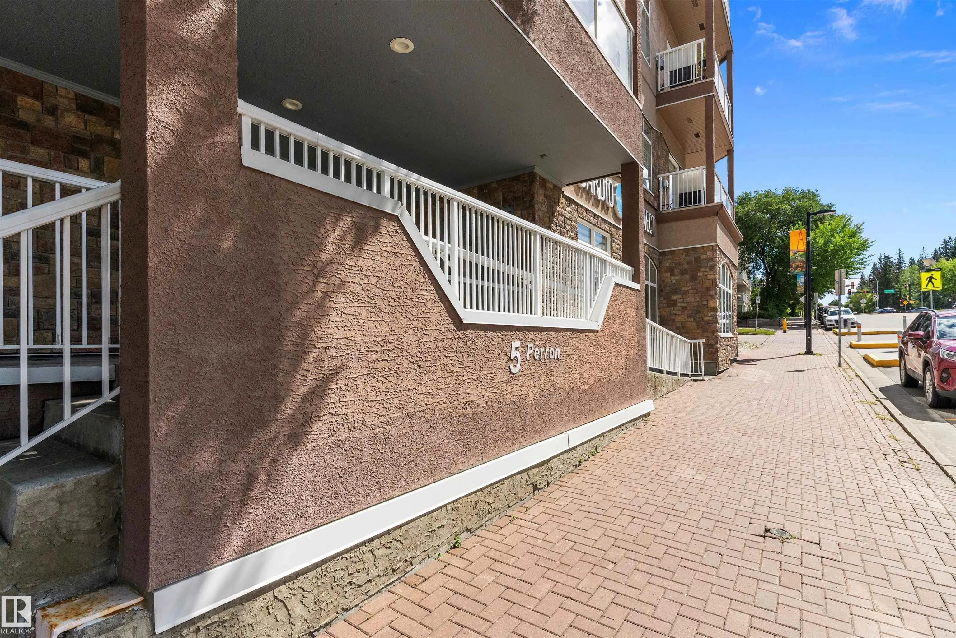 5 Perron Street