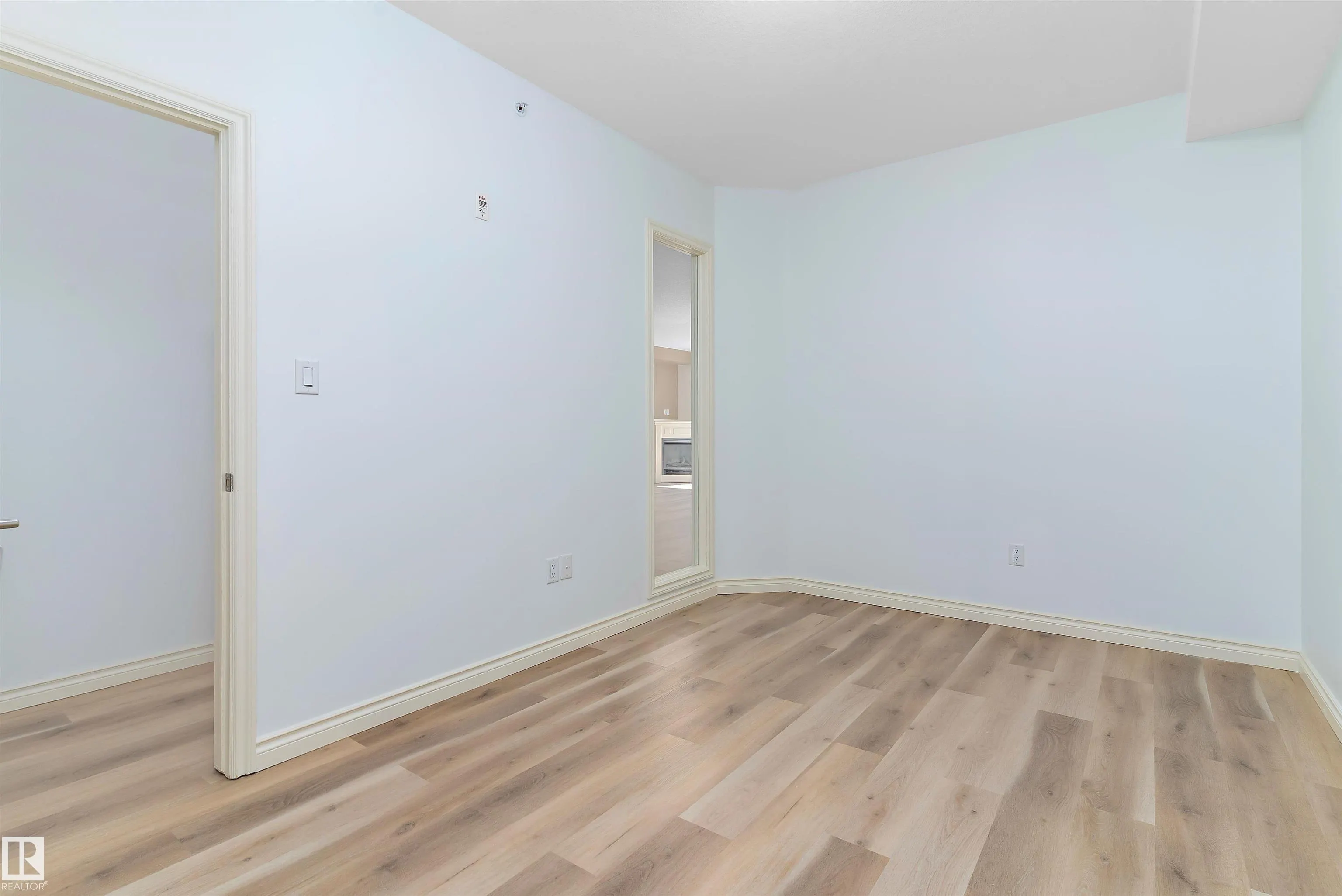 5 Perron Street