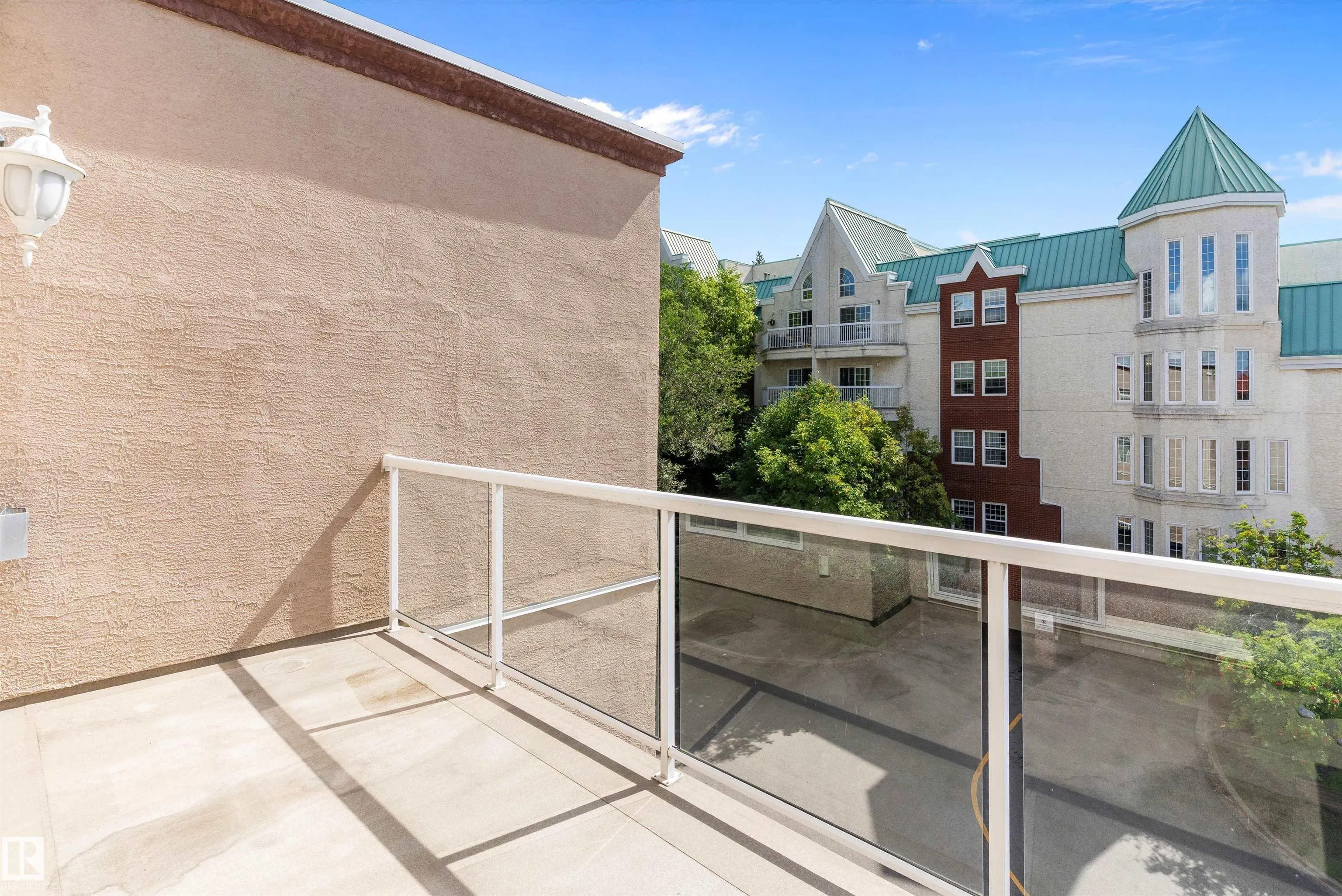 5 Perron Street