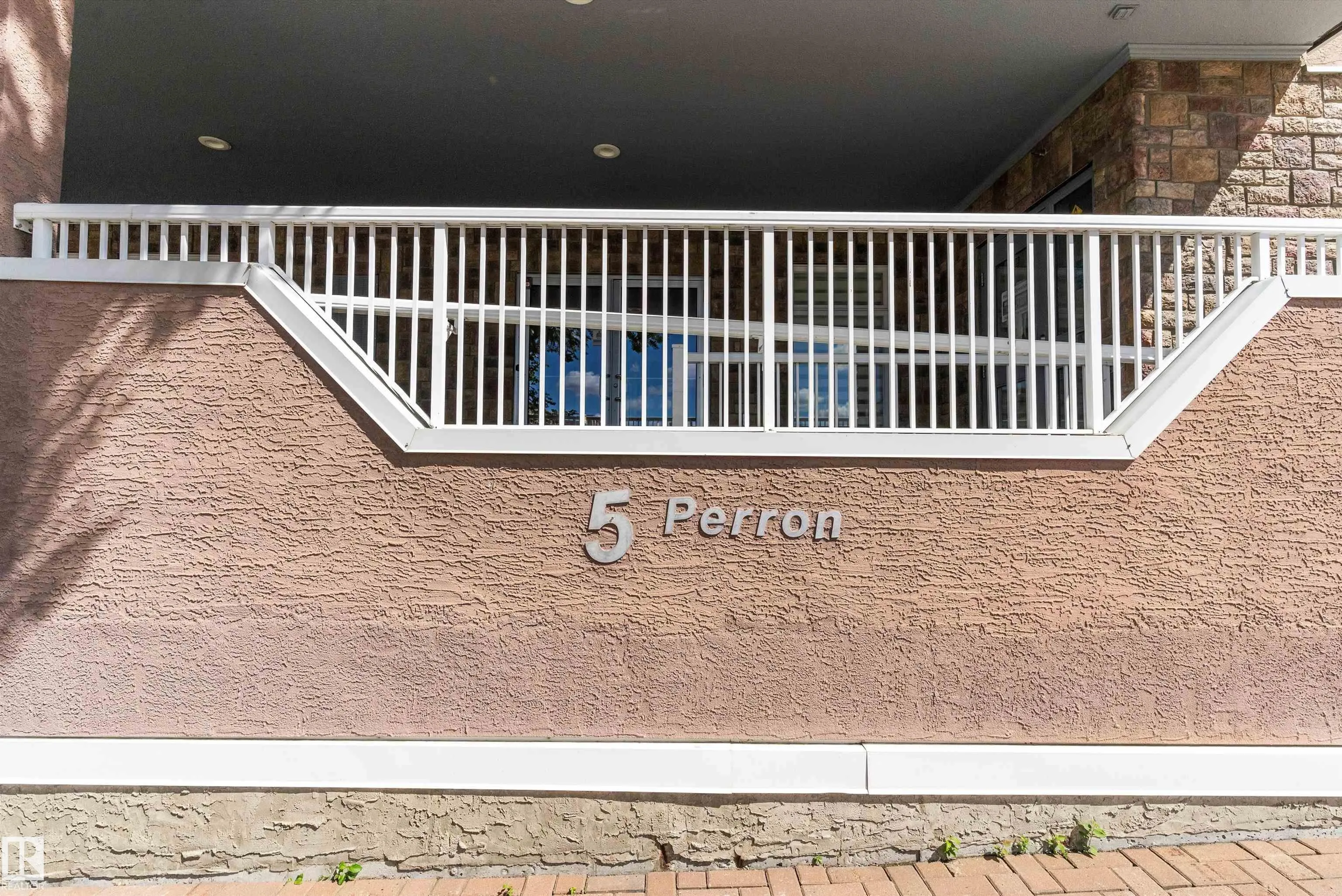 5 Perron Street