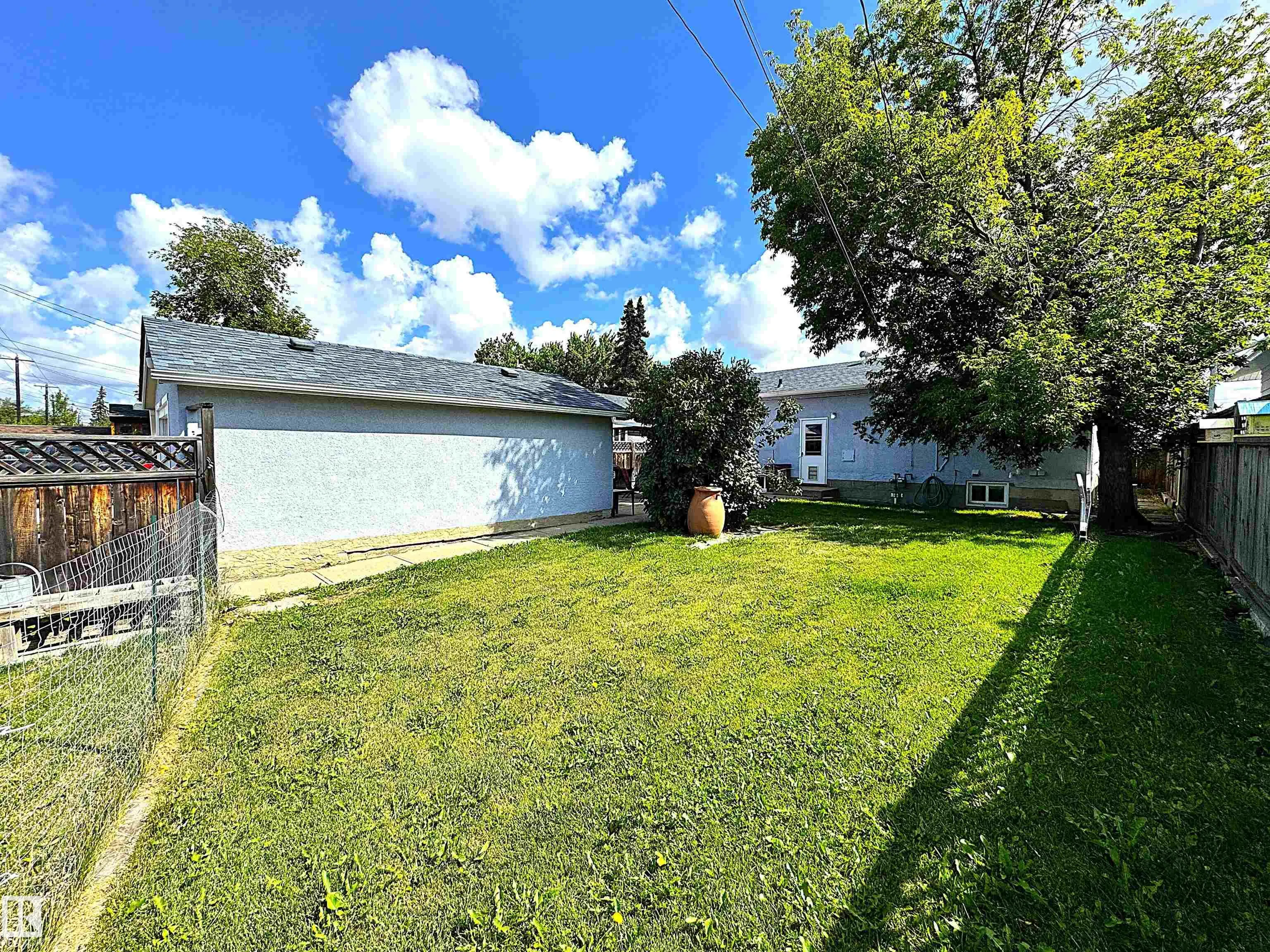 7336 75 Street