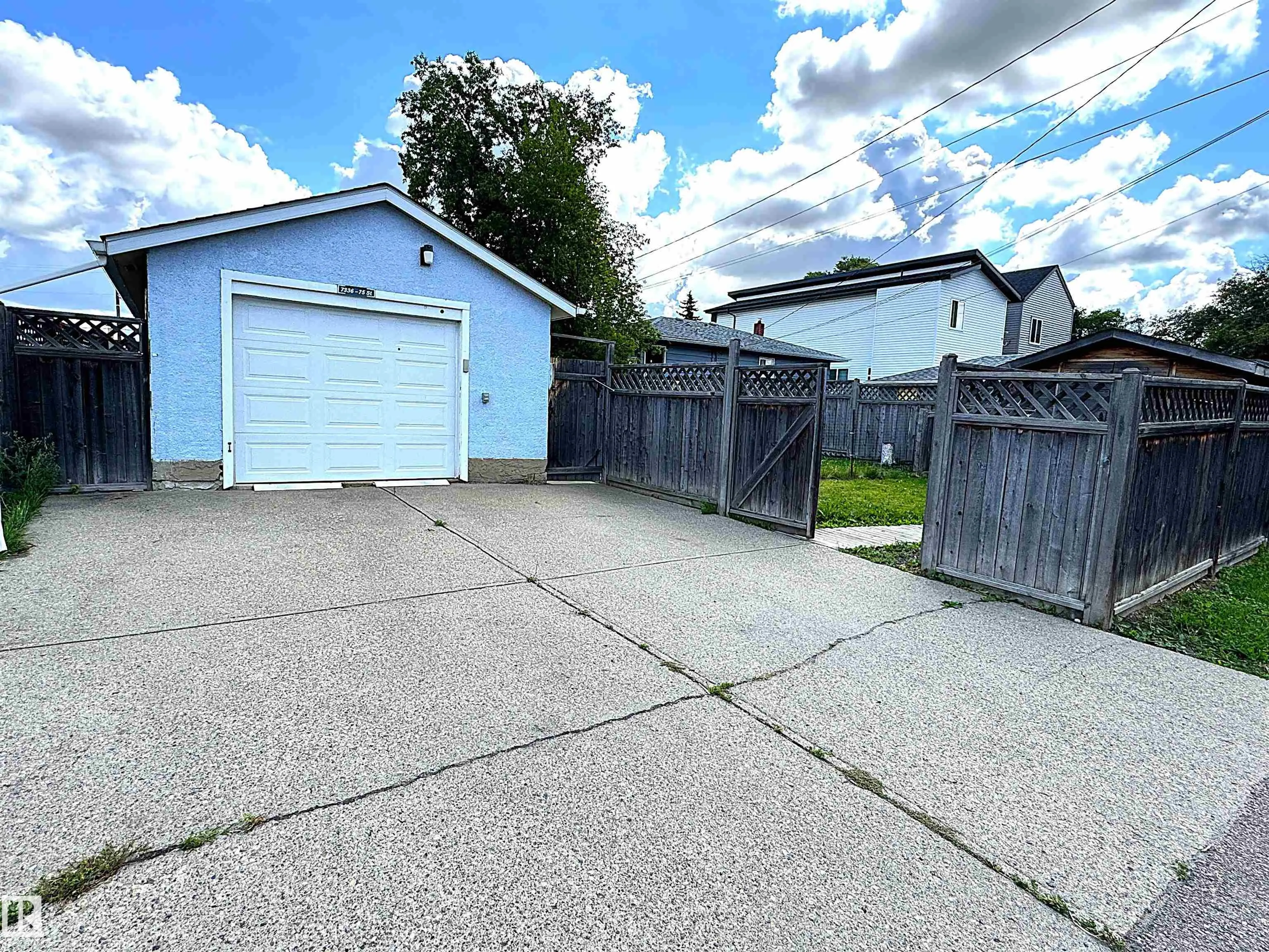 7336 75 Street