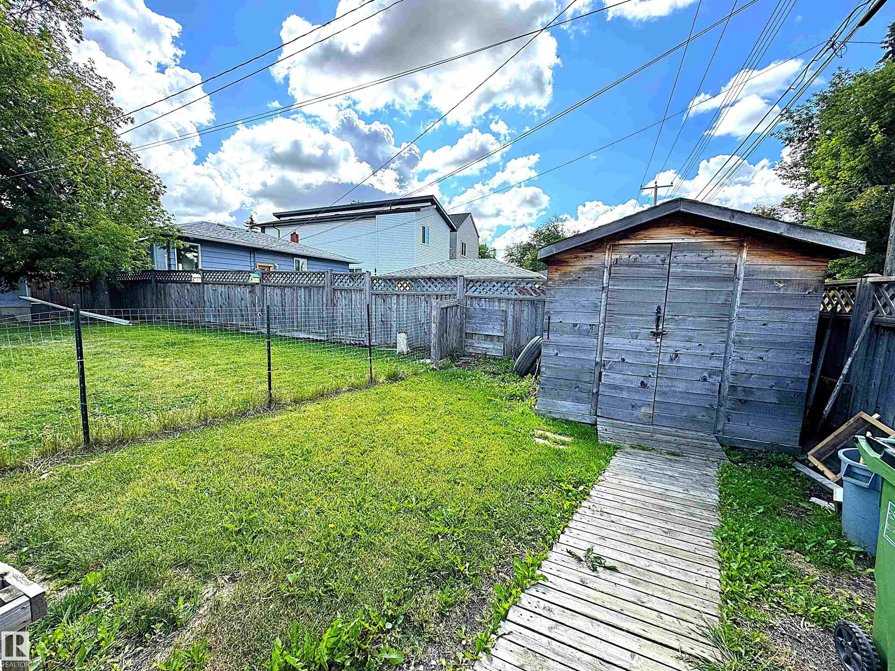 7336 75 Street
