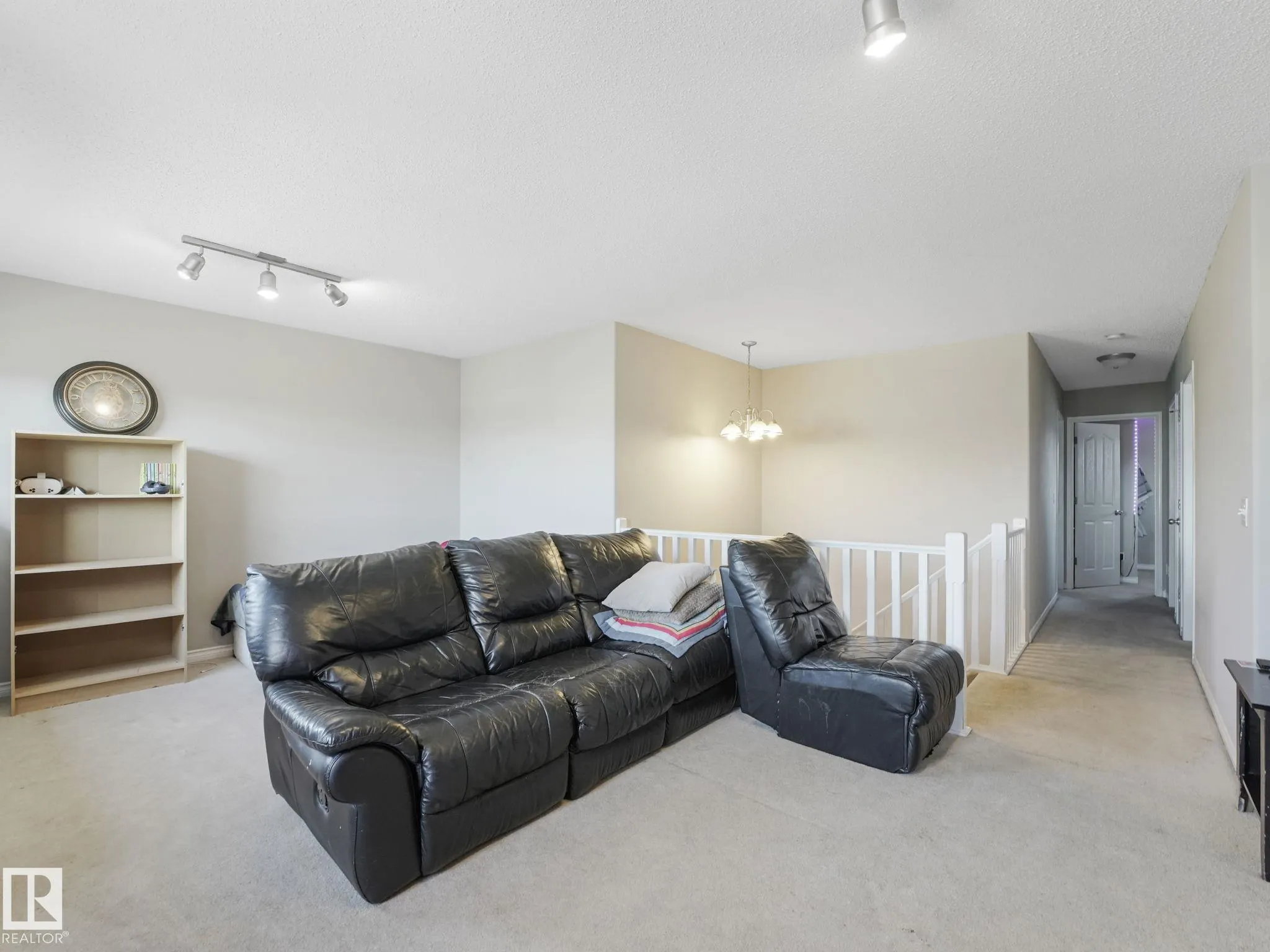 11807 170 Avenue