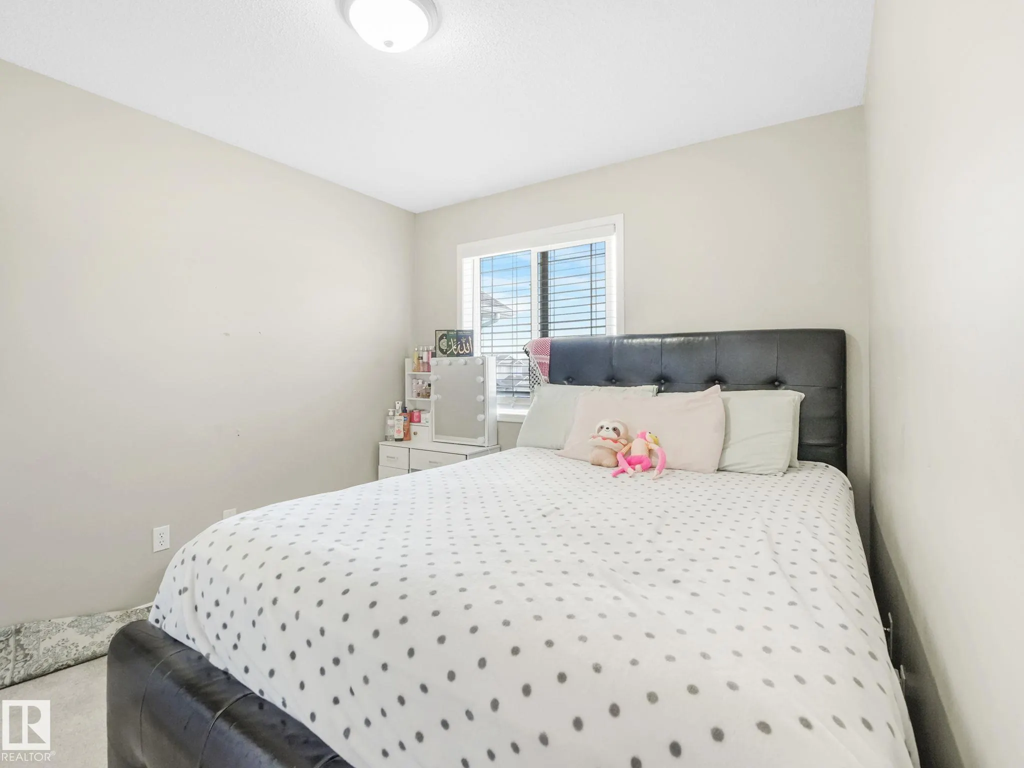 11807 170 Avenue