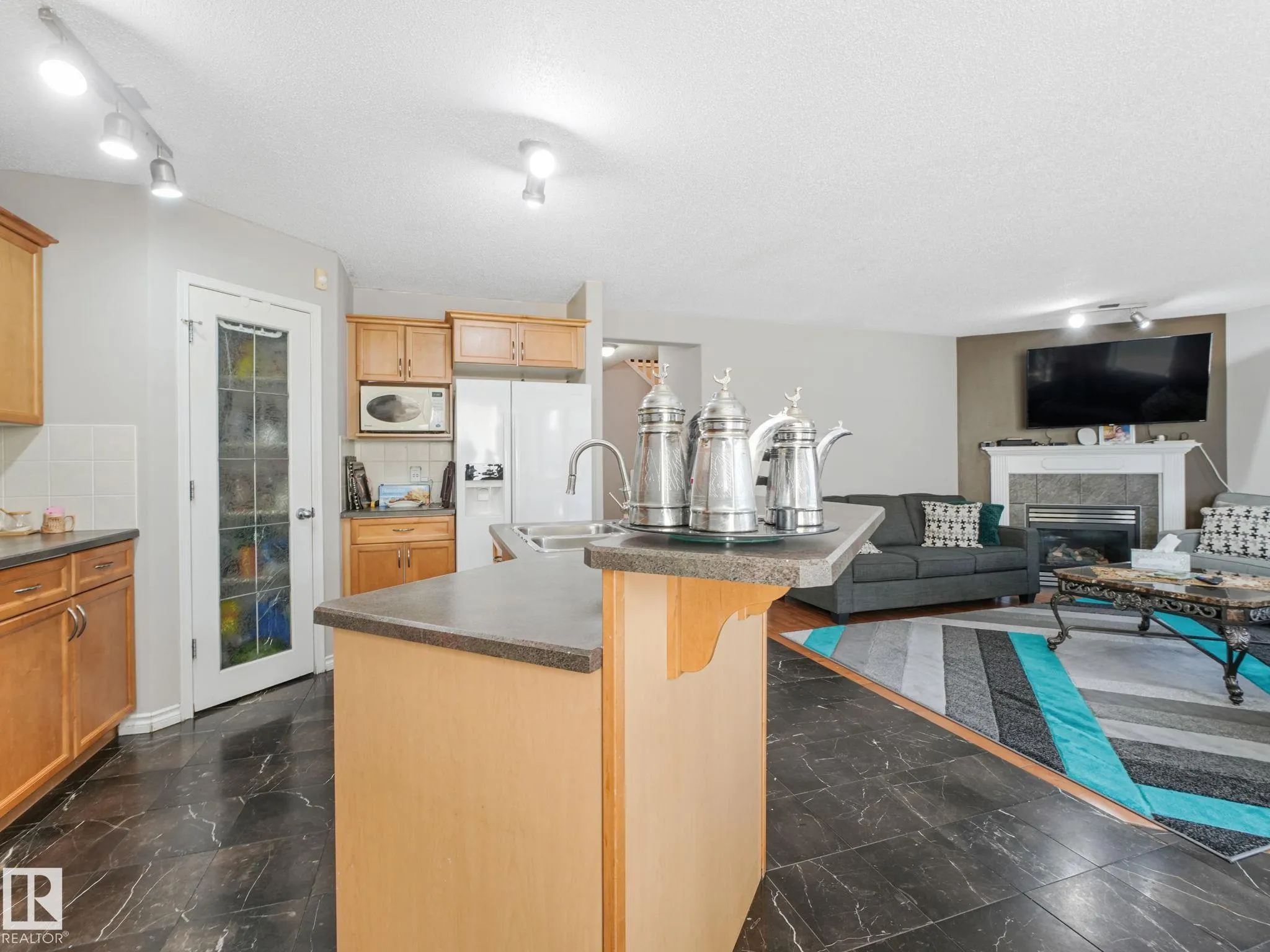 11807 170 Avenue