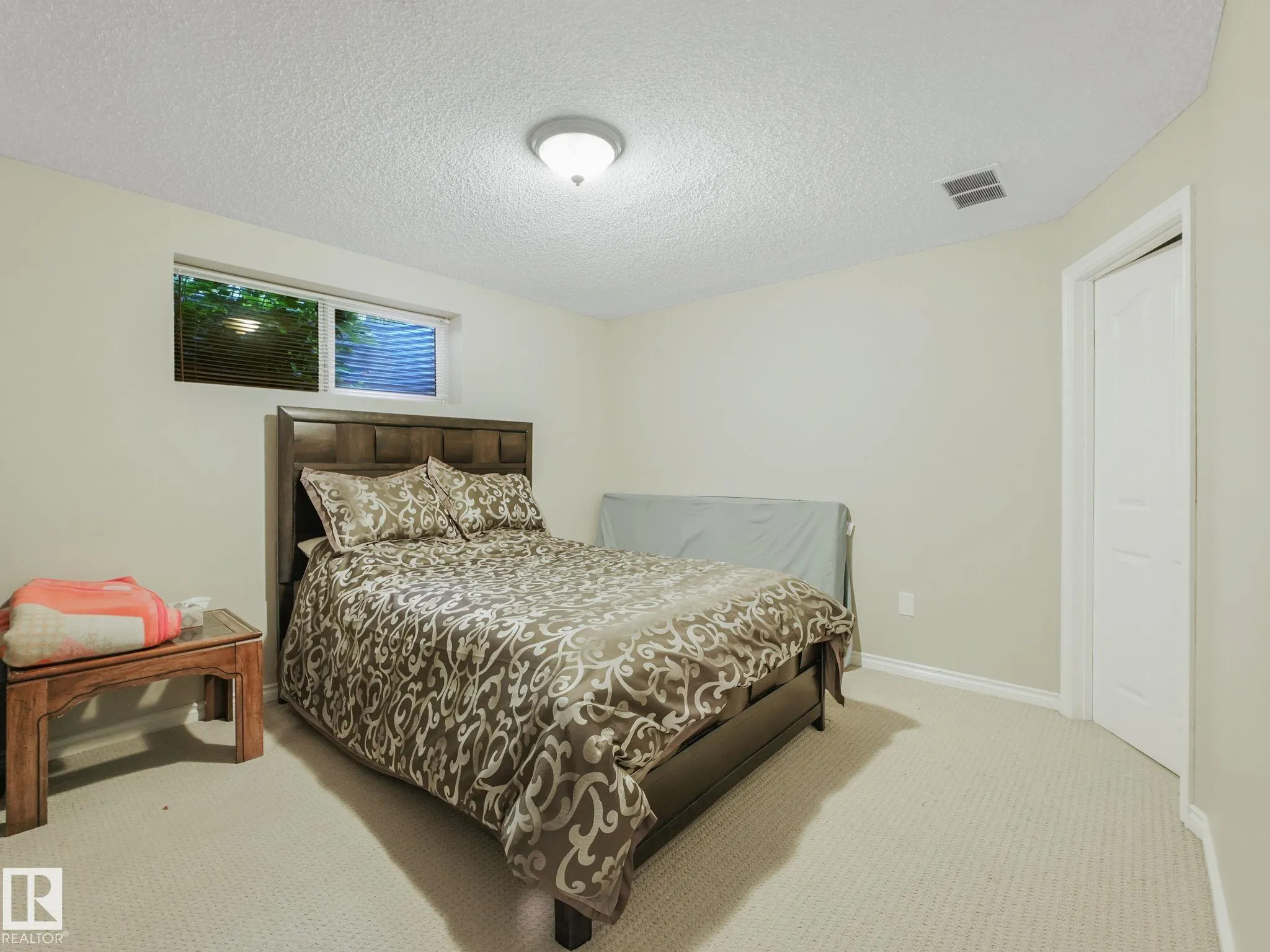 11807 170 Avenue