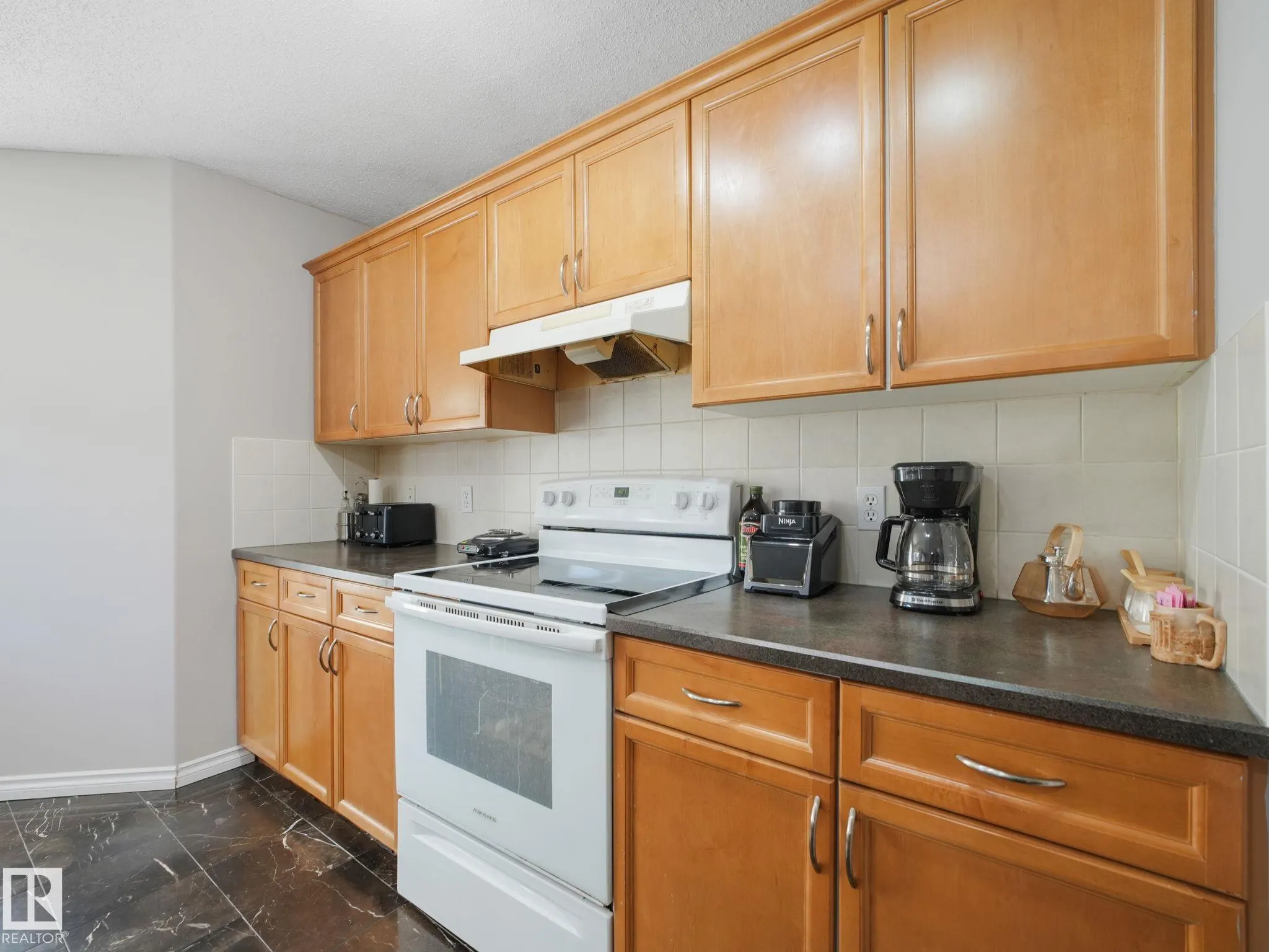 11807 170 Avenue