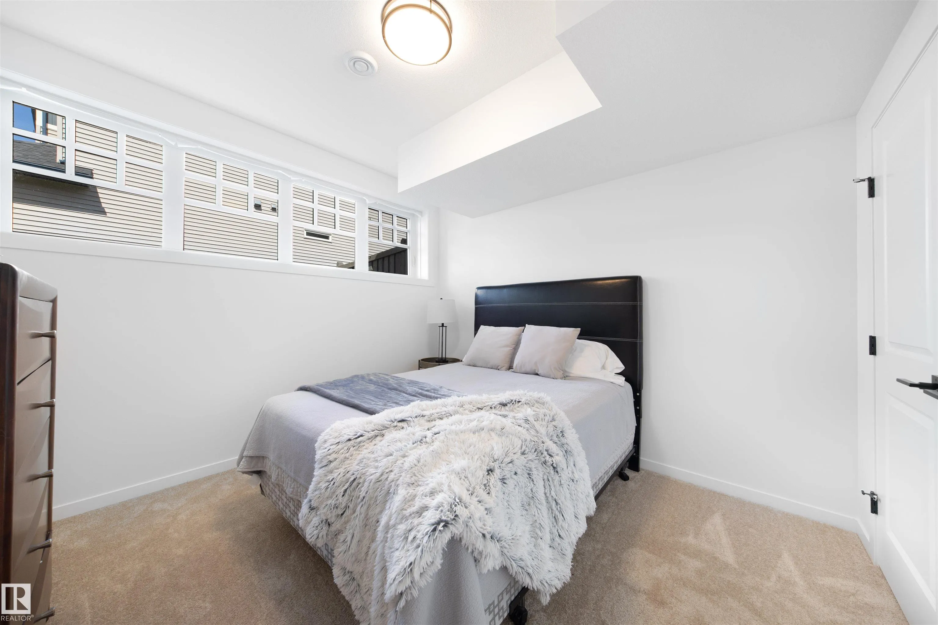 1804 AINSLIE Court