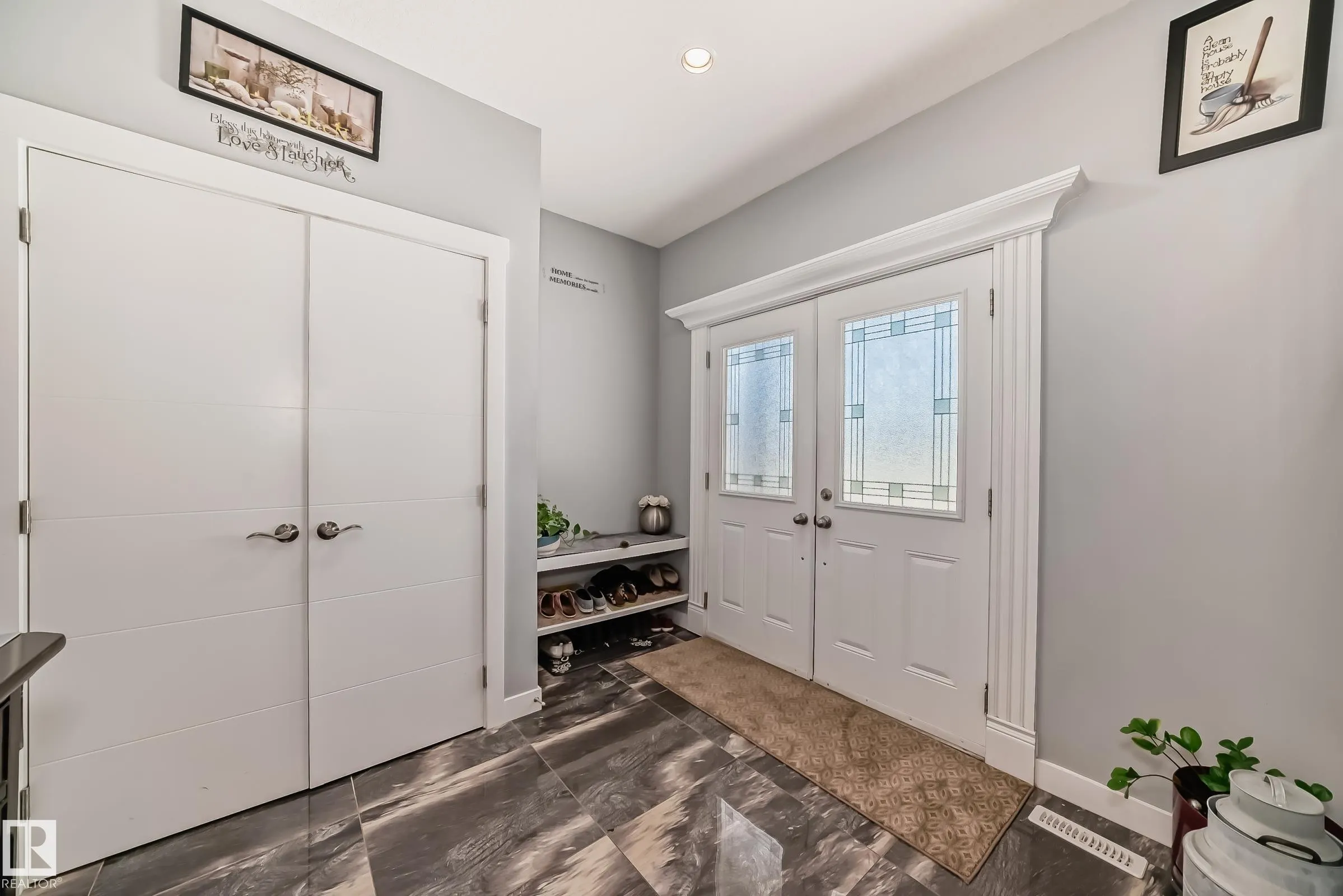 3808 TRIOMPHE BV
