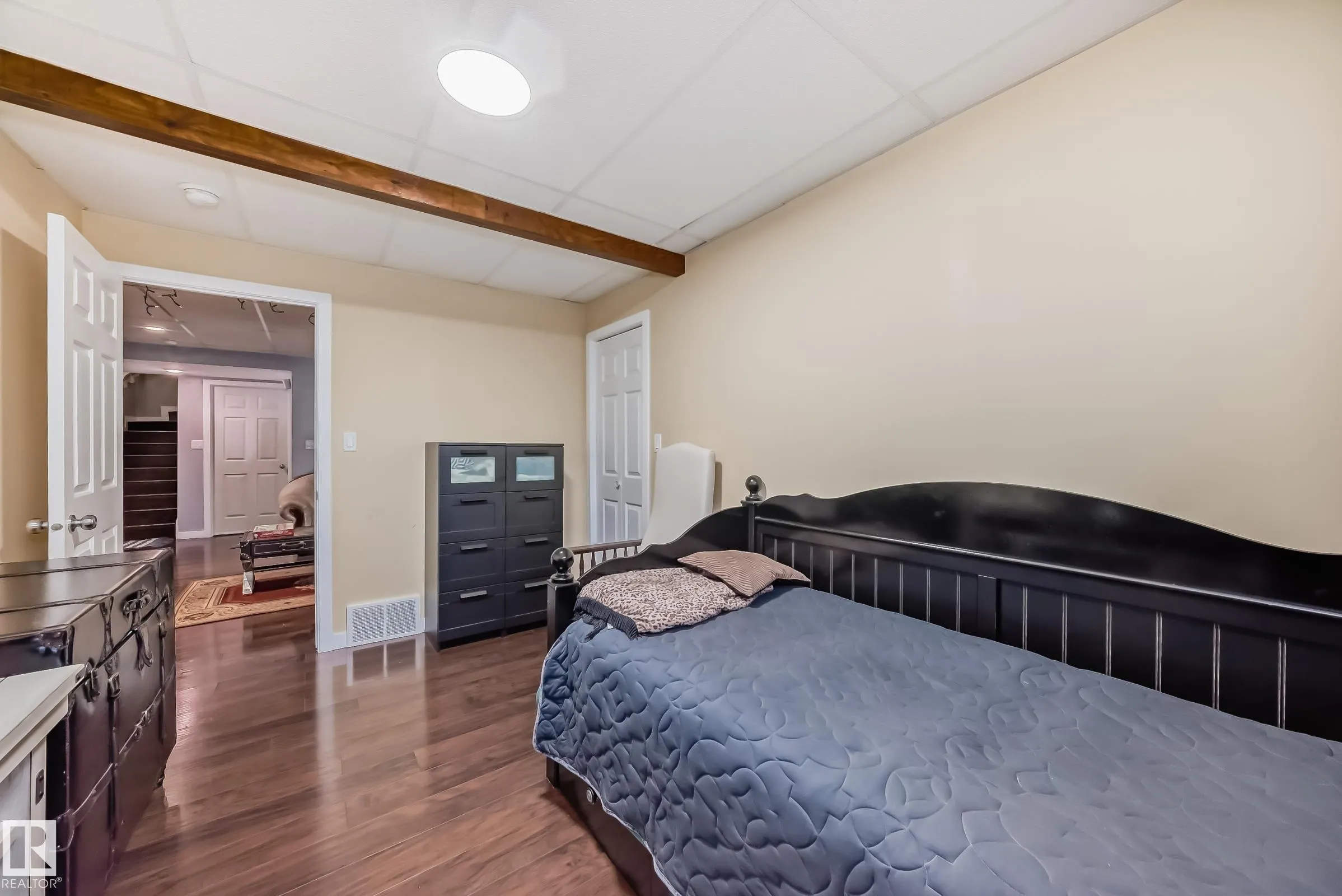 3808 TRIOMPHE BV