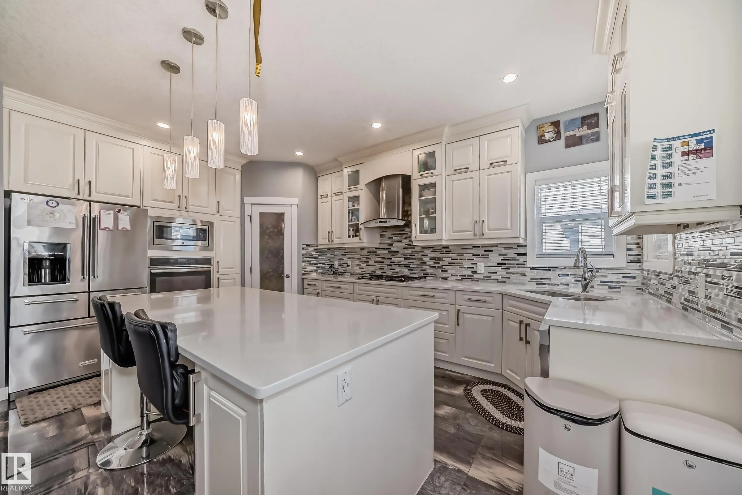 3808 TRIOMPHE BV