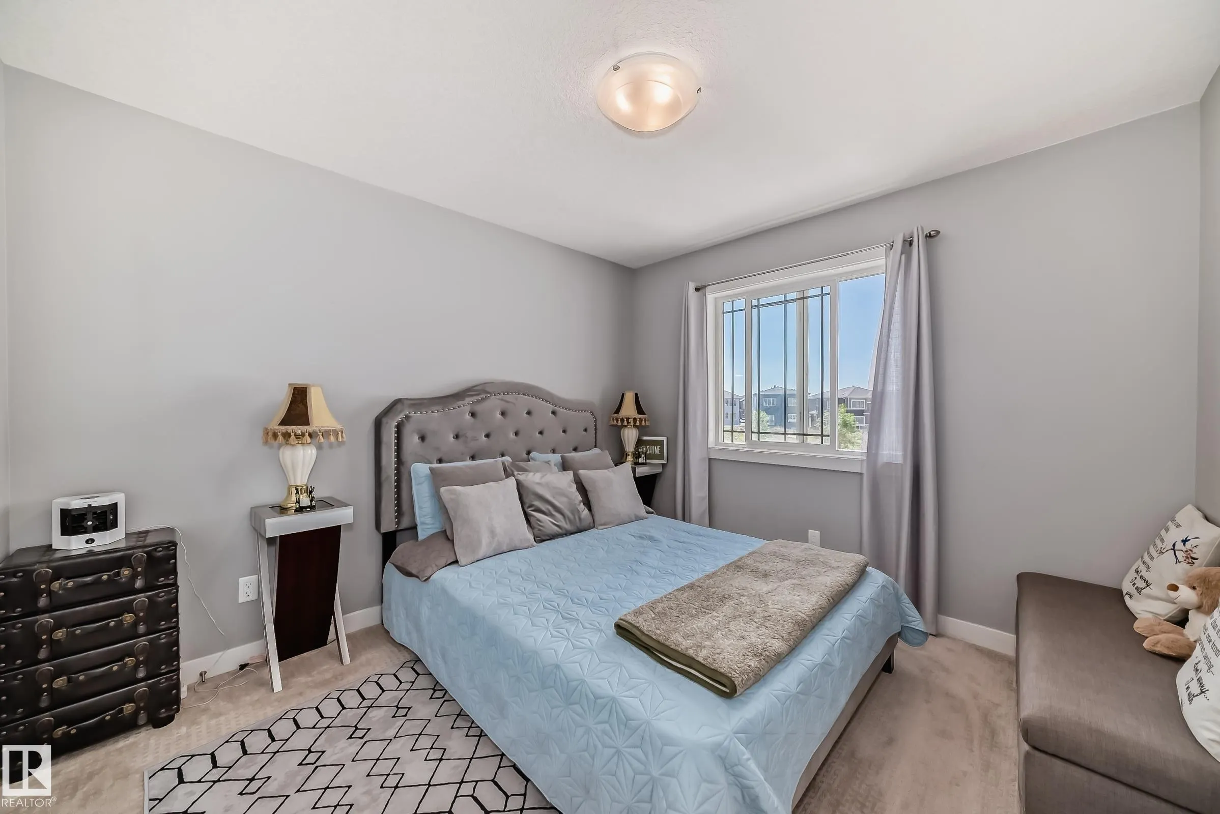 3808 TRIOMPHE BV