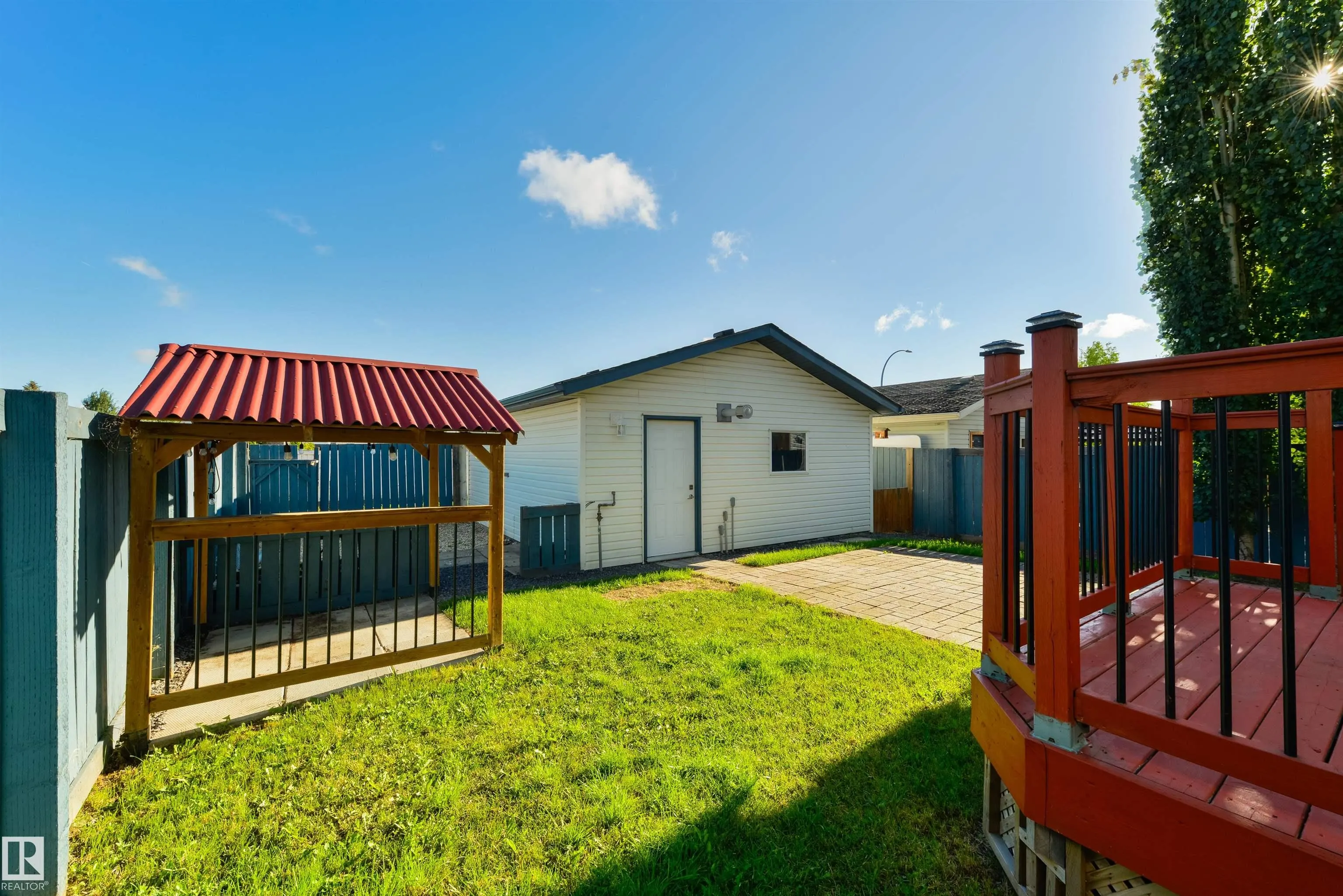44 HEATHERLANDS Way