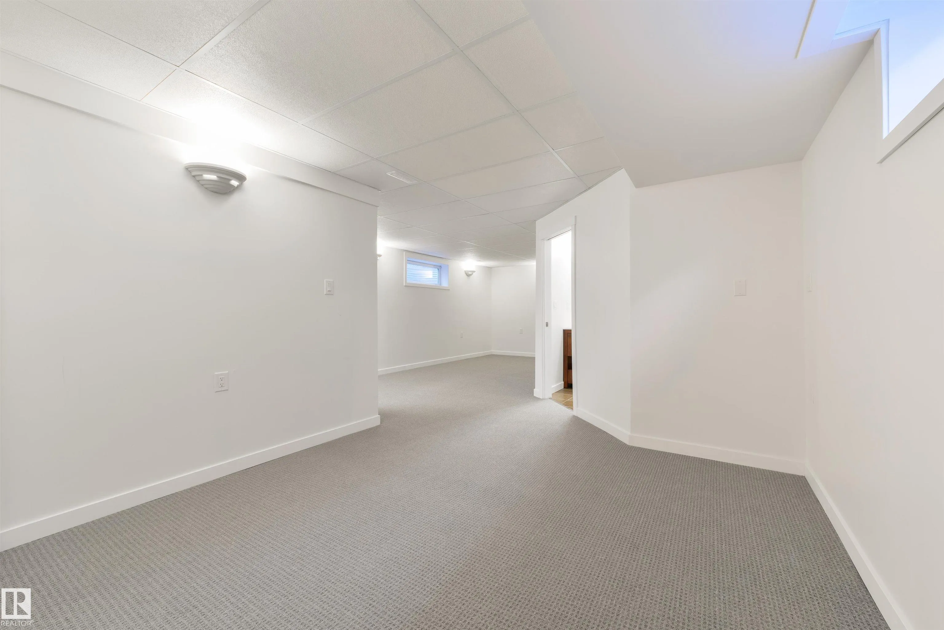 44 HEATHERLANDS Way