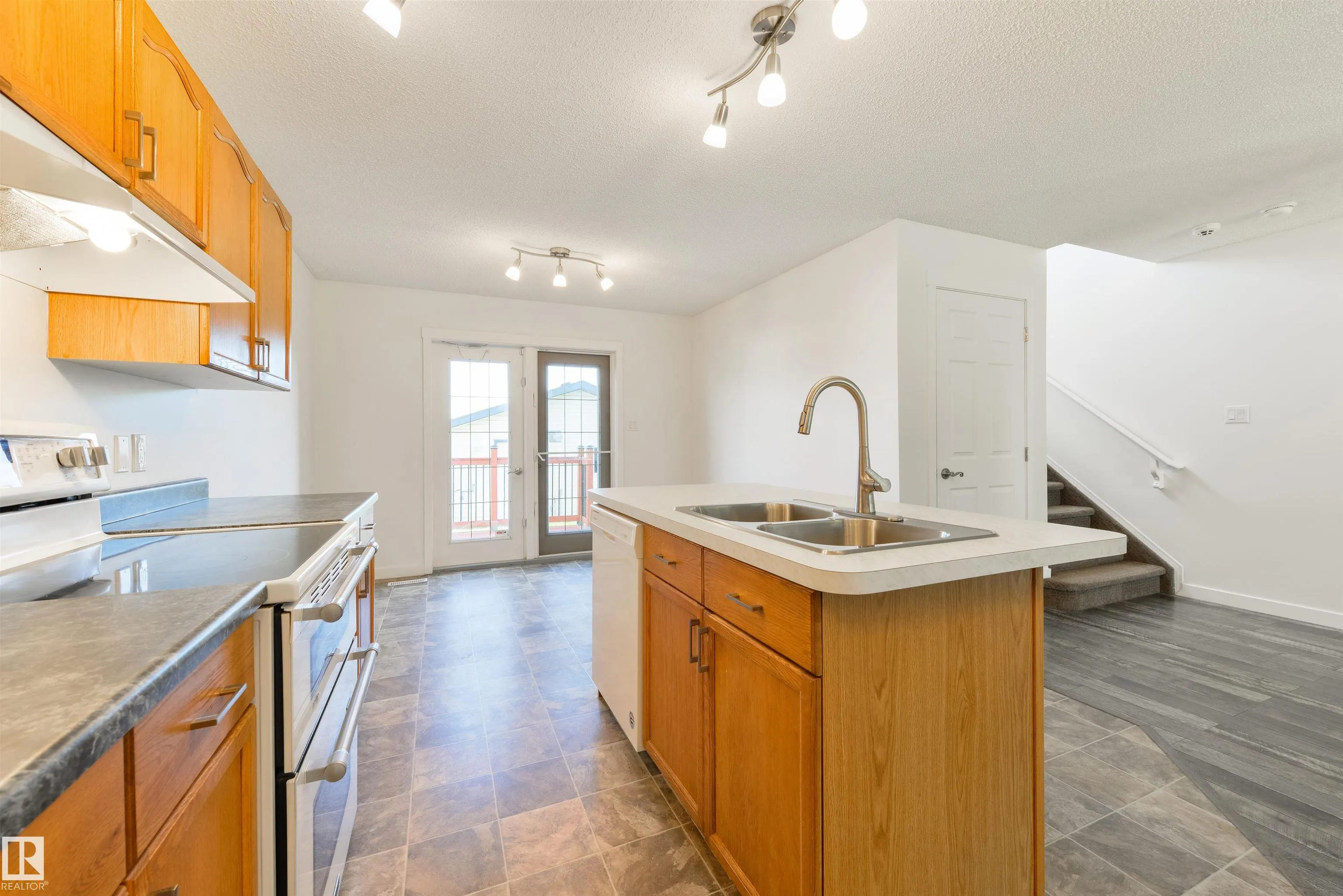 44 HEATHERLANDS Way