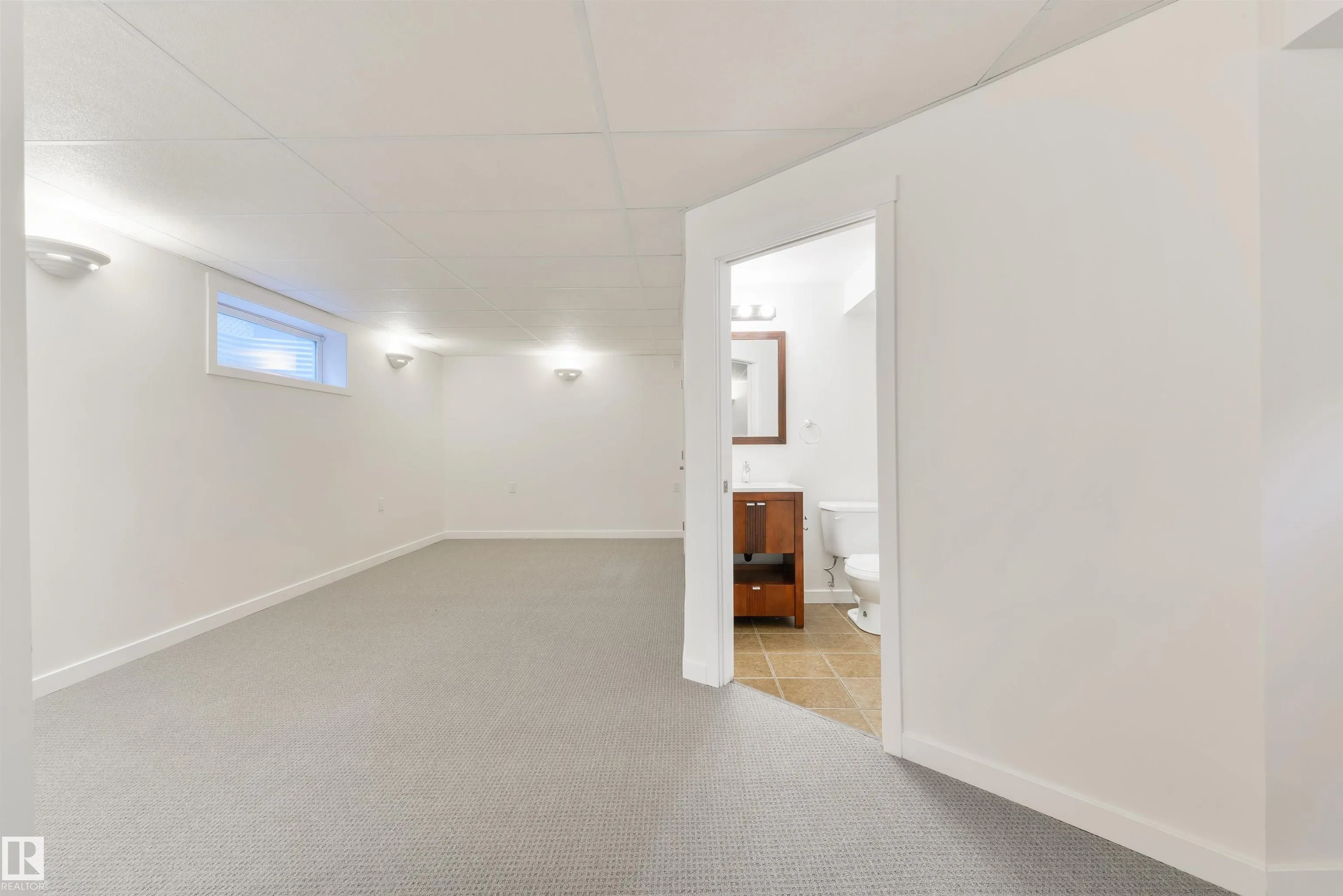 44 HEATHERLANDS Way