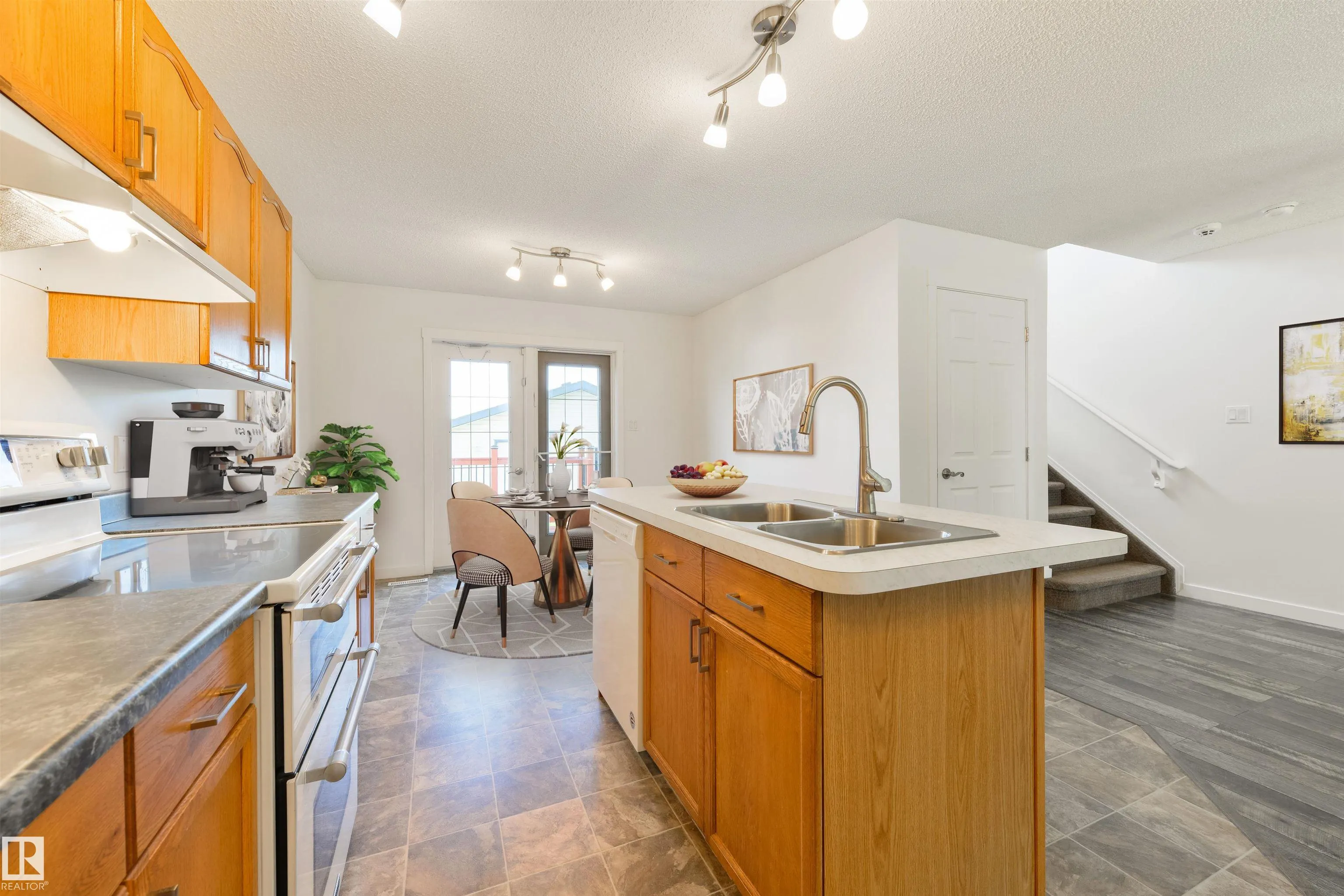 44 HEATHERLANDS Way