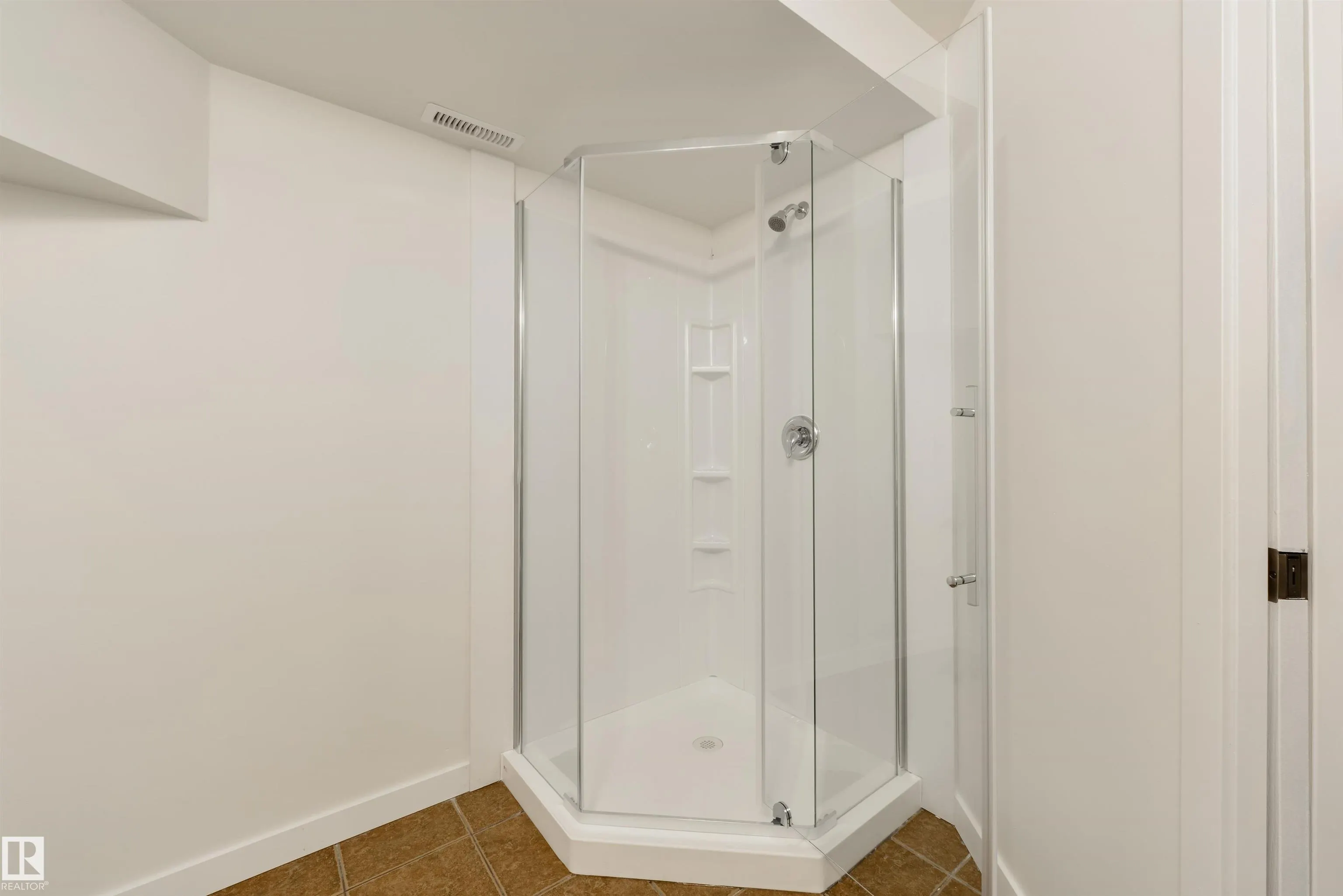 44 HEATHERLANDS Way