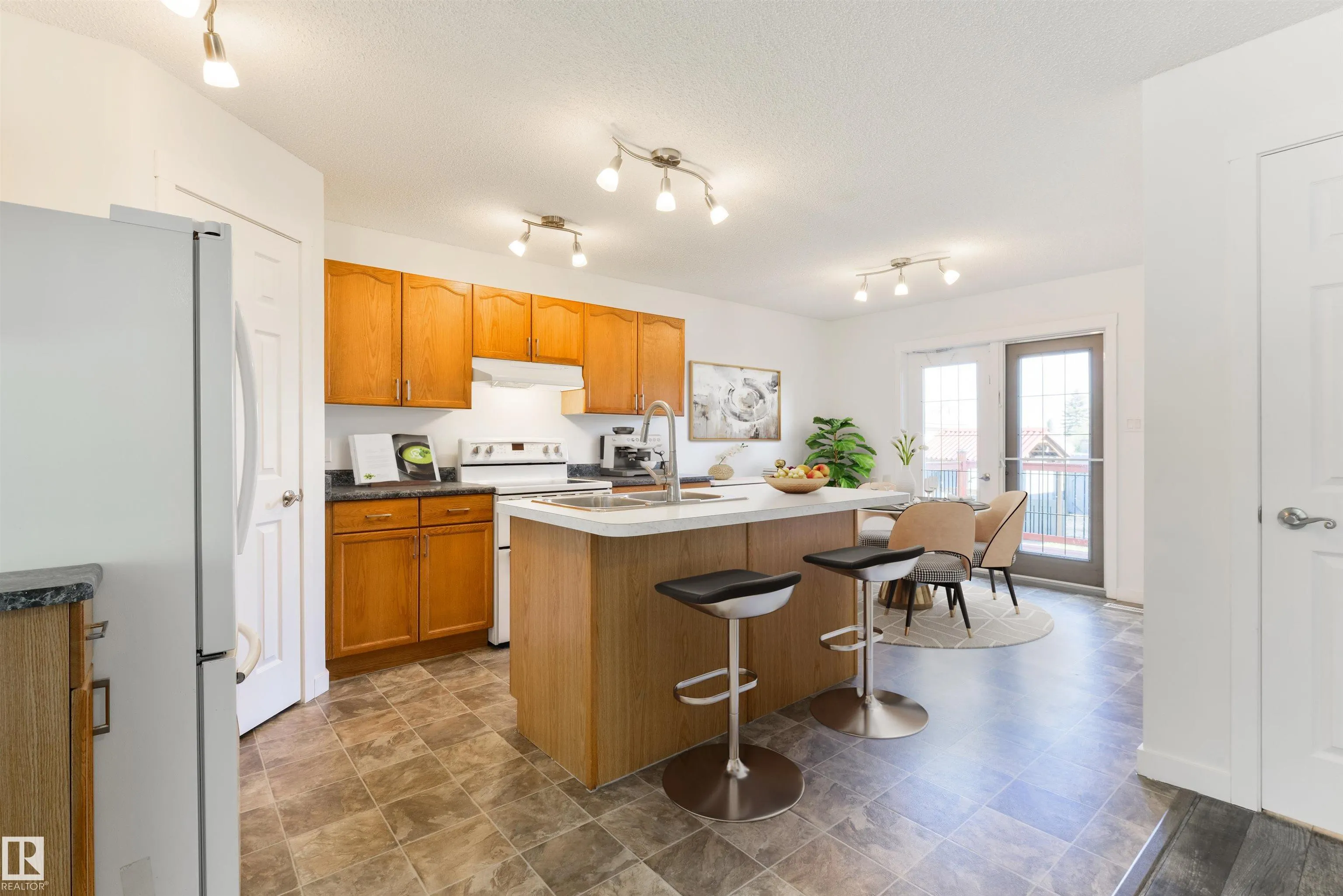 44 HEATHERLANDS Way