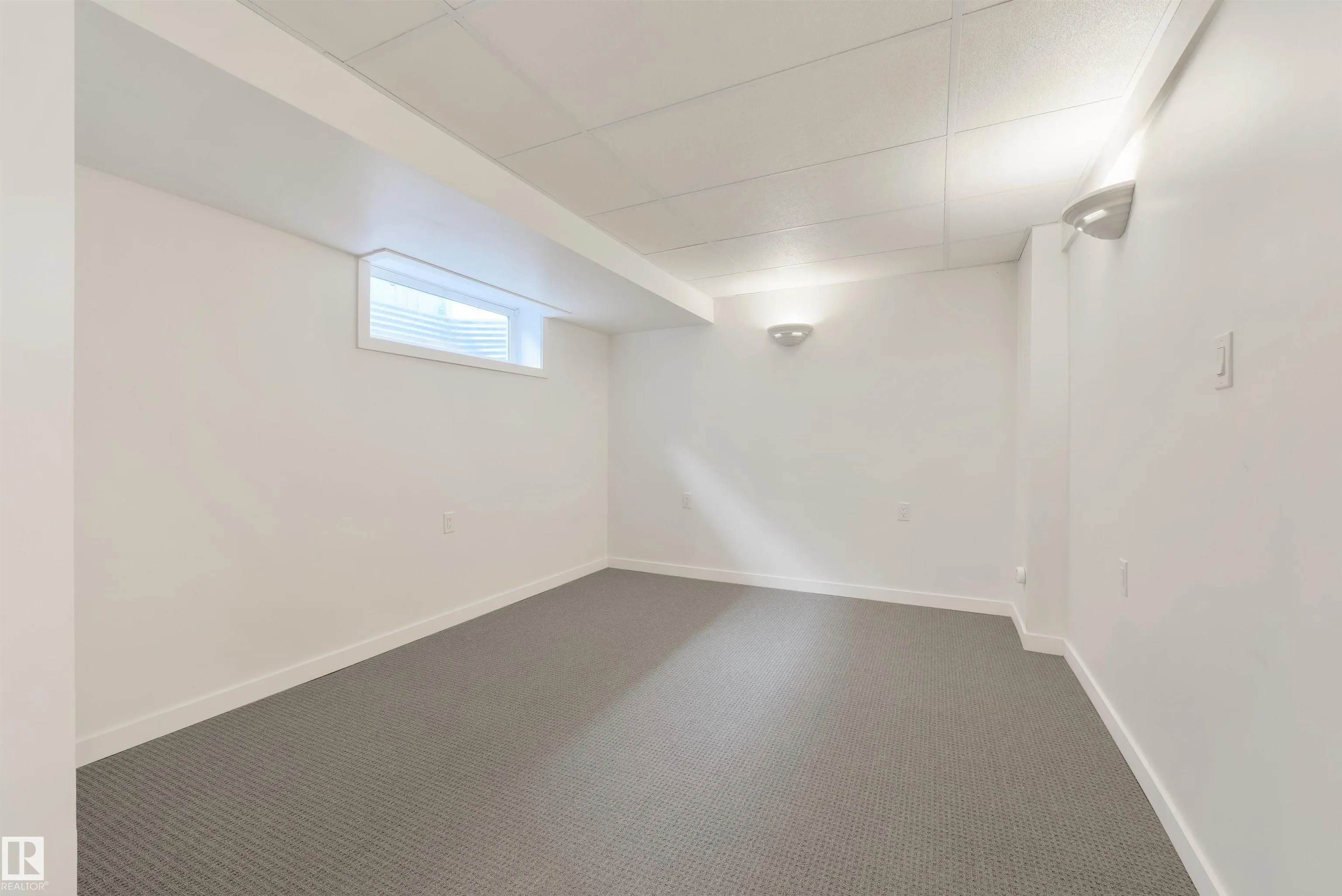 44 HEATHERLANDS Way