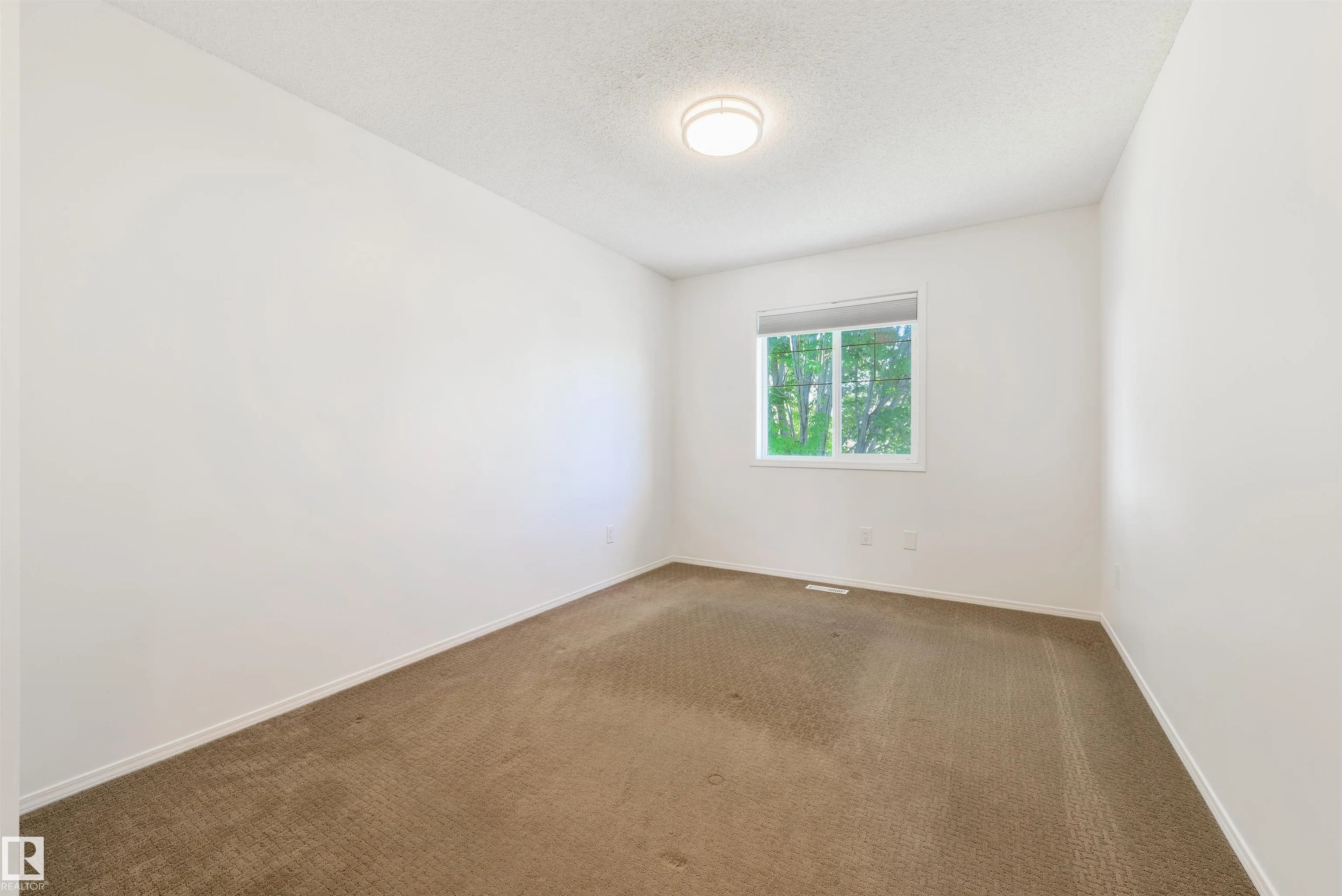 44 HEATHERLANDS Way