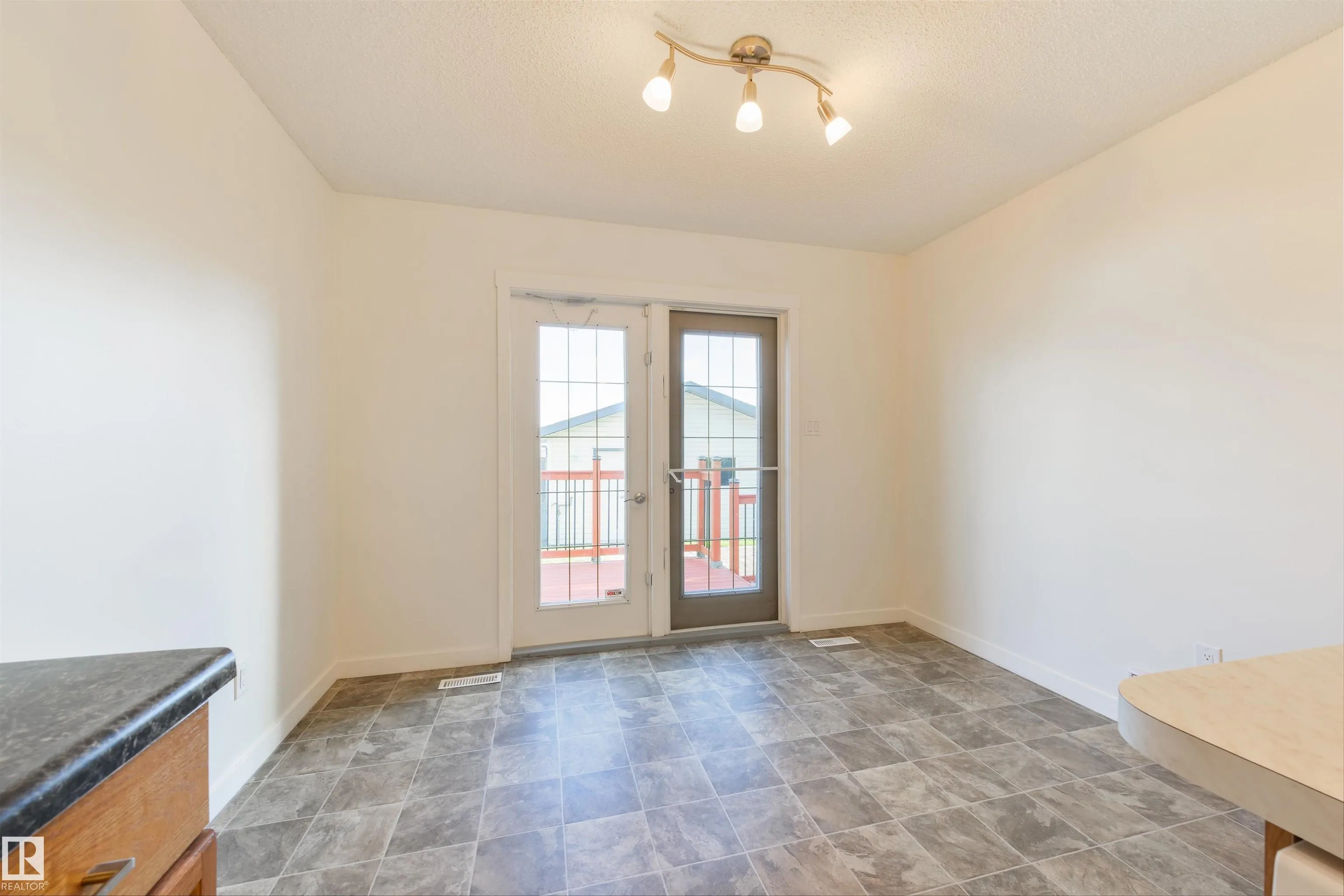 44 HEATHERLANDS Way