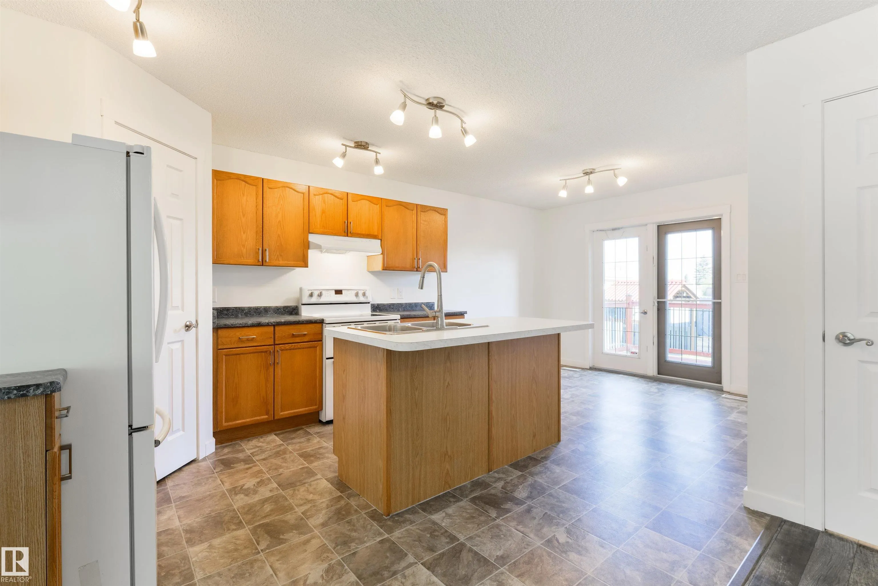 44 HEATHERLANDS Way