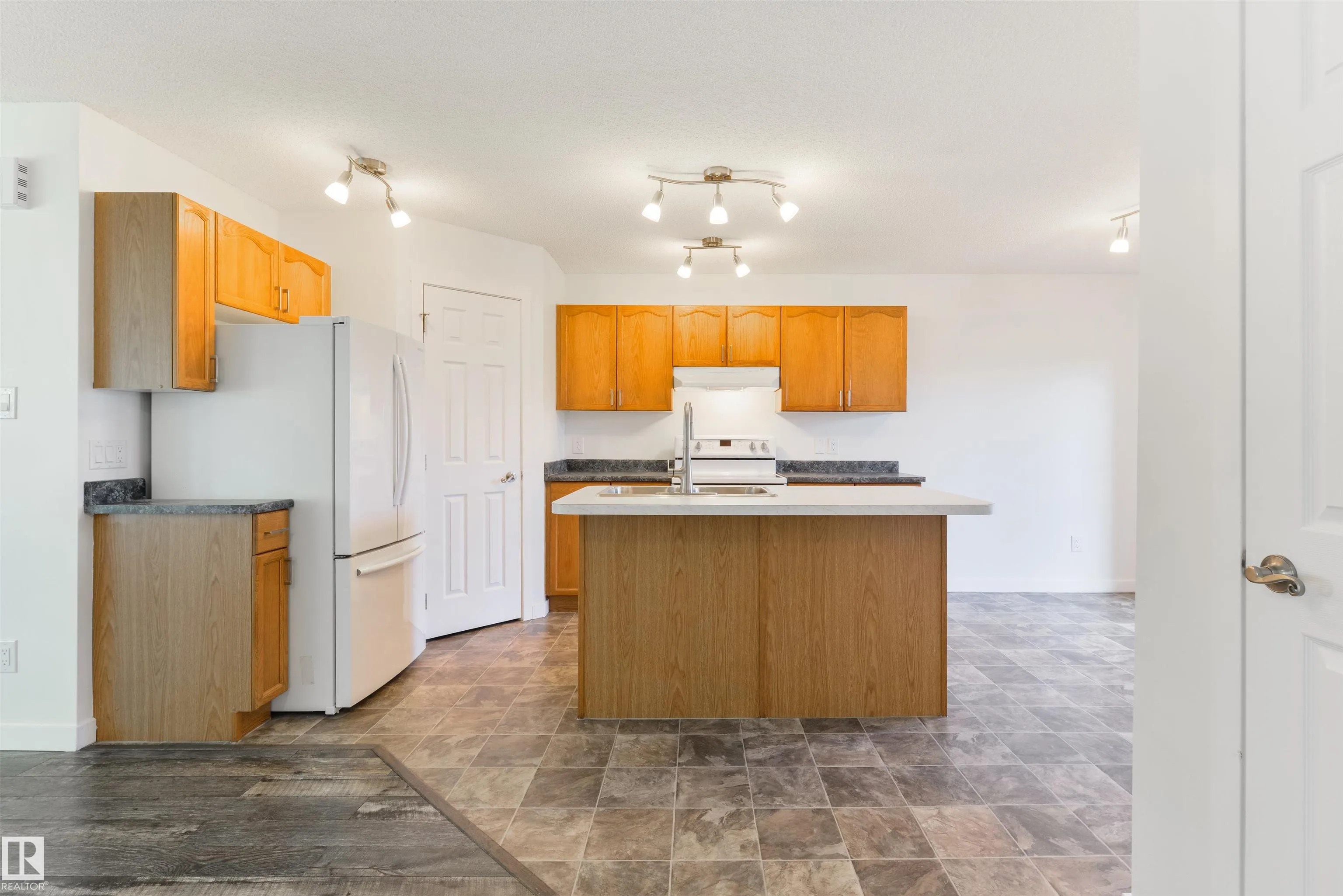 44 HEATHERLANDS Way