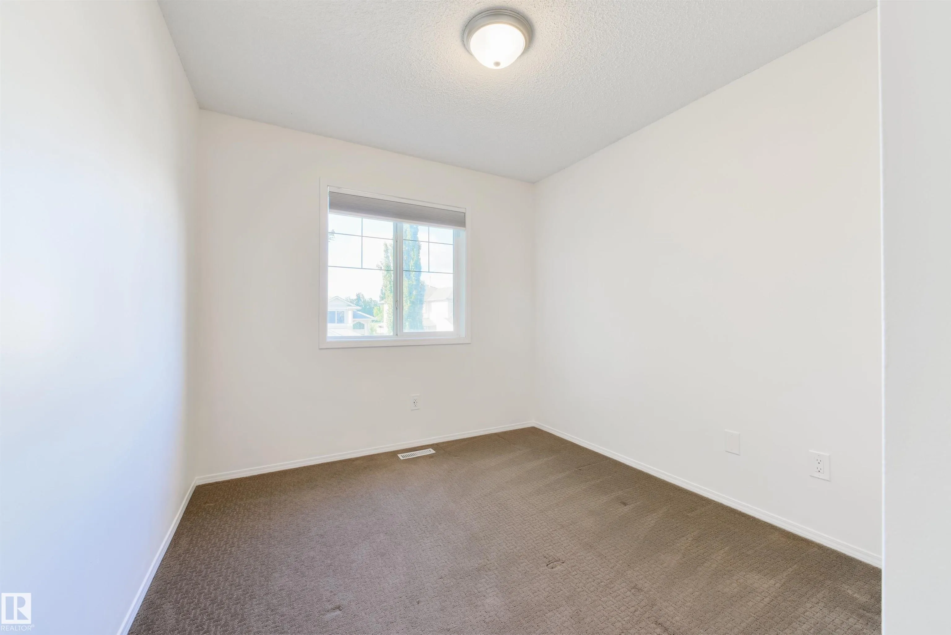 44 HEATHERLANDS Way