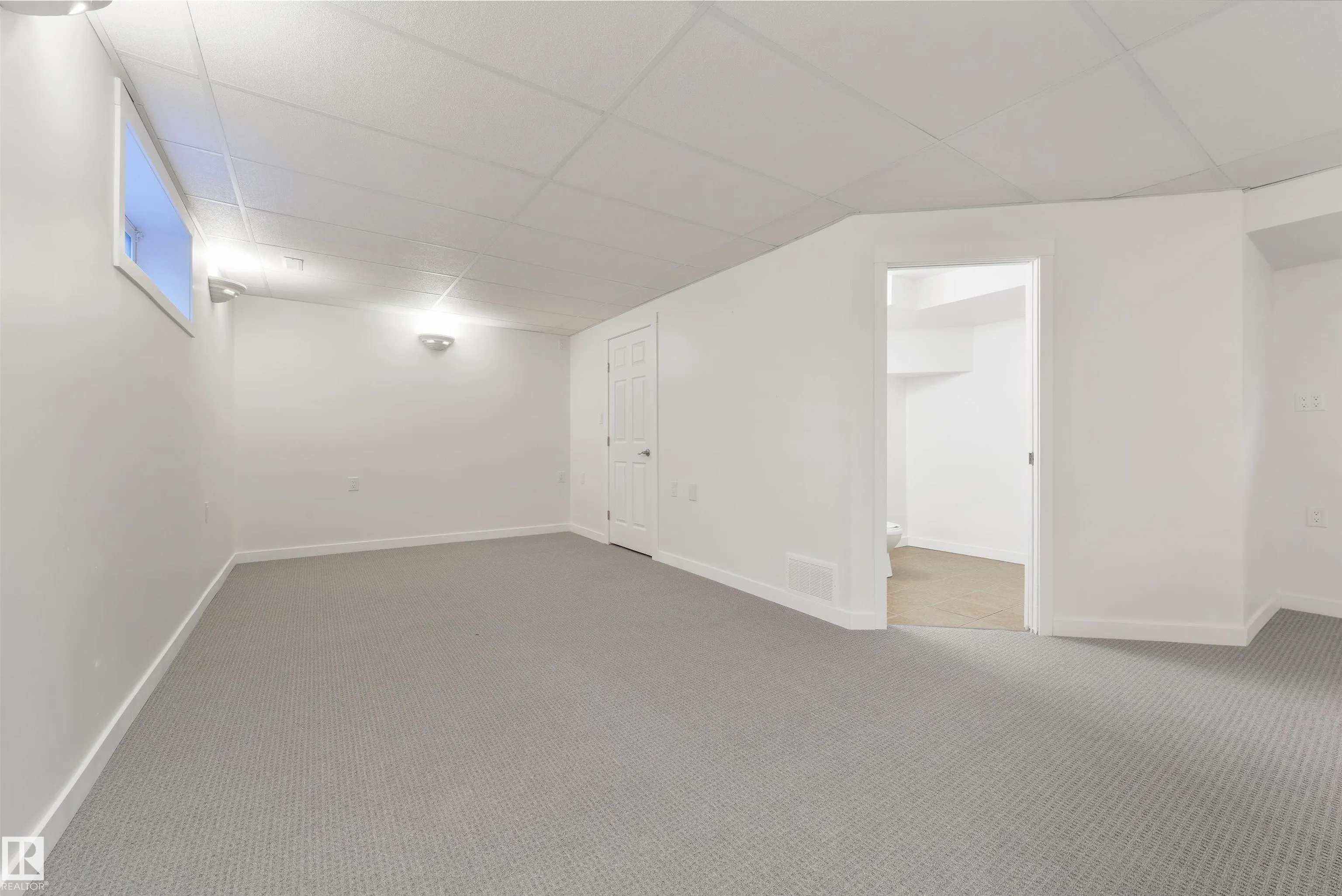 44 HEATHERLANDS Way