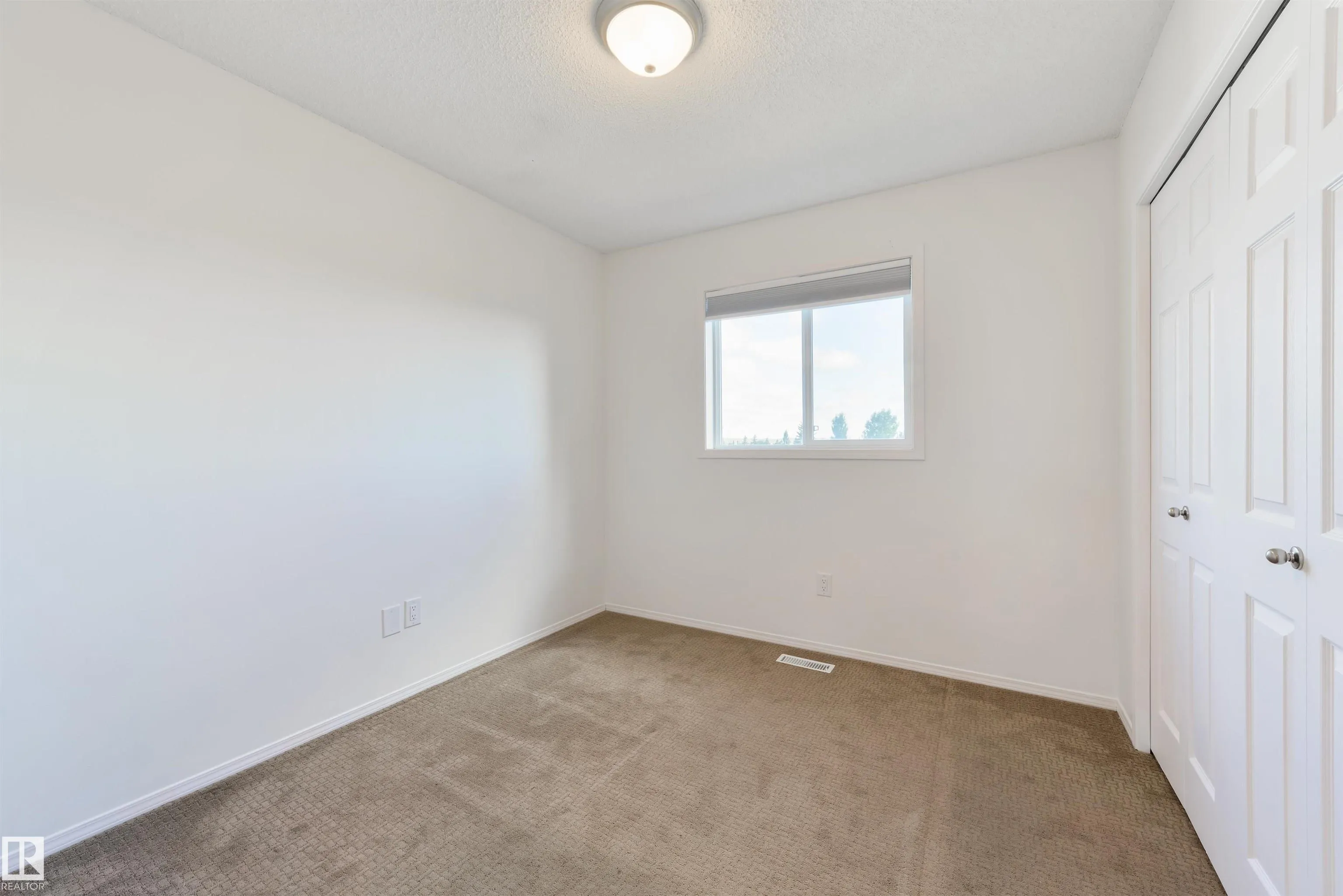 44 HEATHERLANDS Way