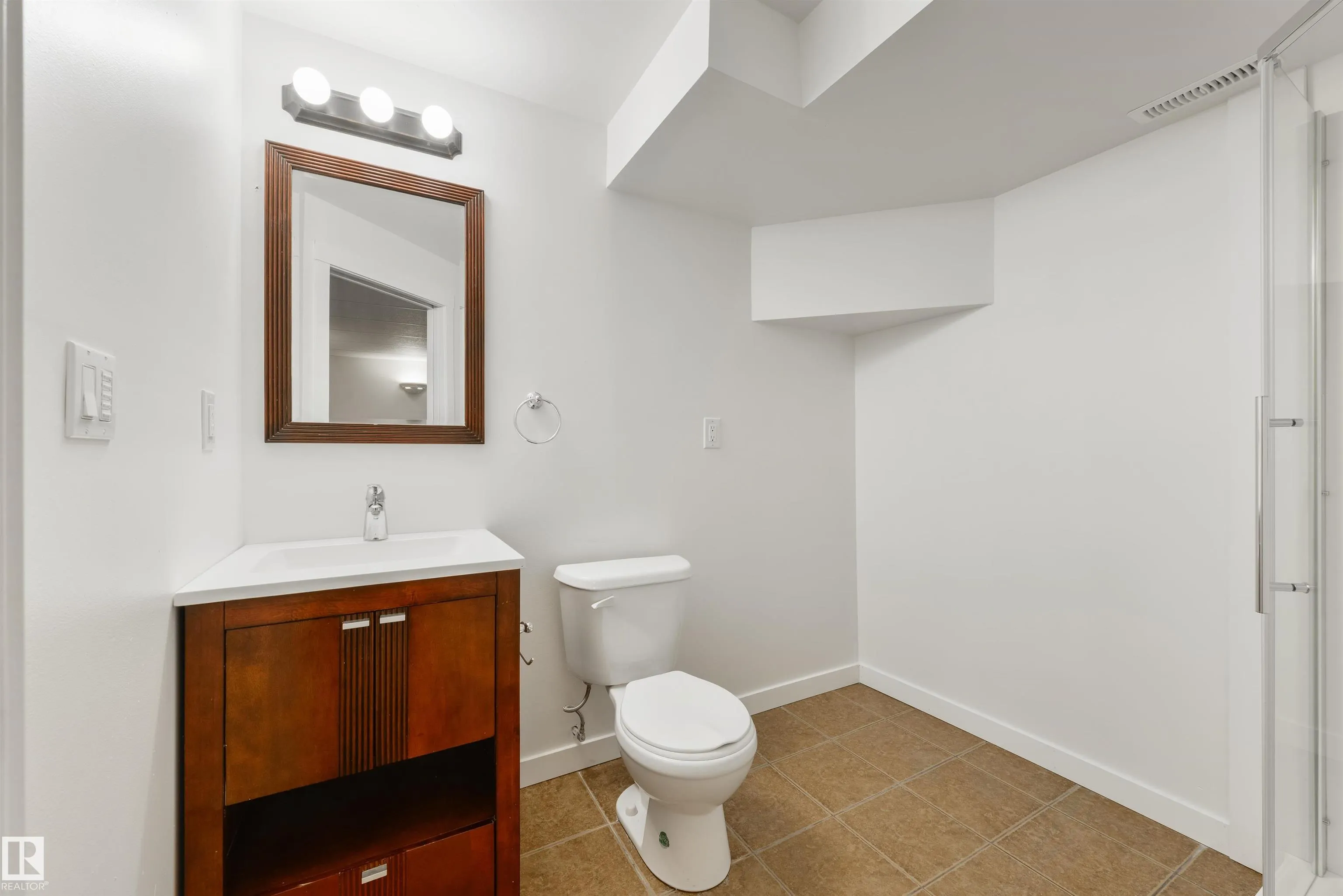 44 HEATHERLANDS Way