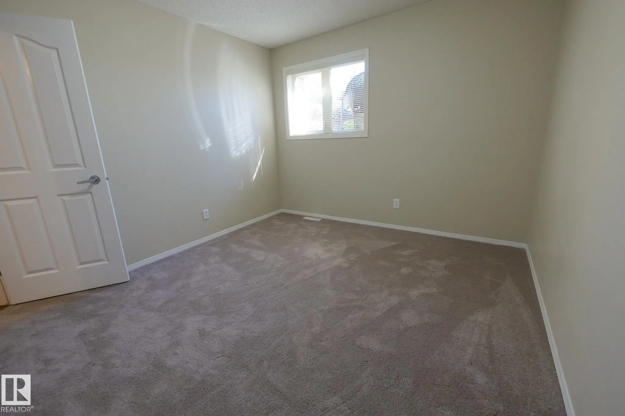 100 HERON POINT Close