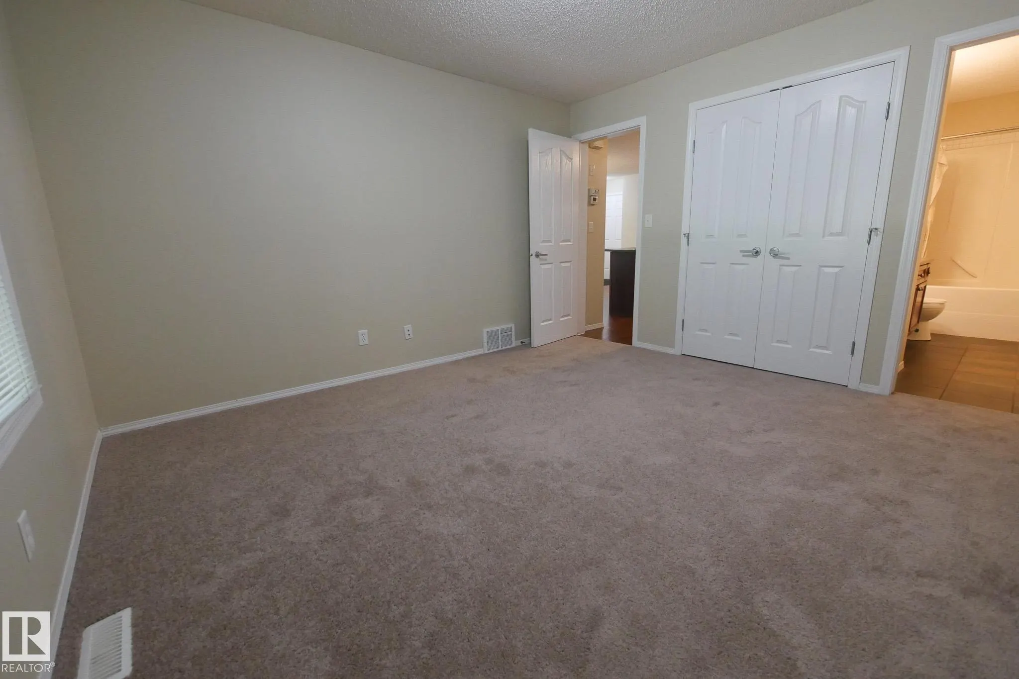 100 HERON POINT Close