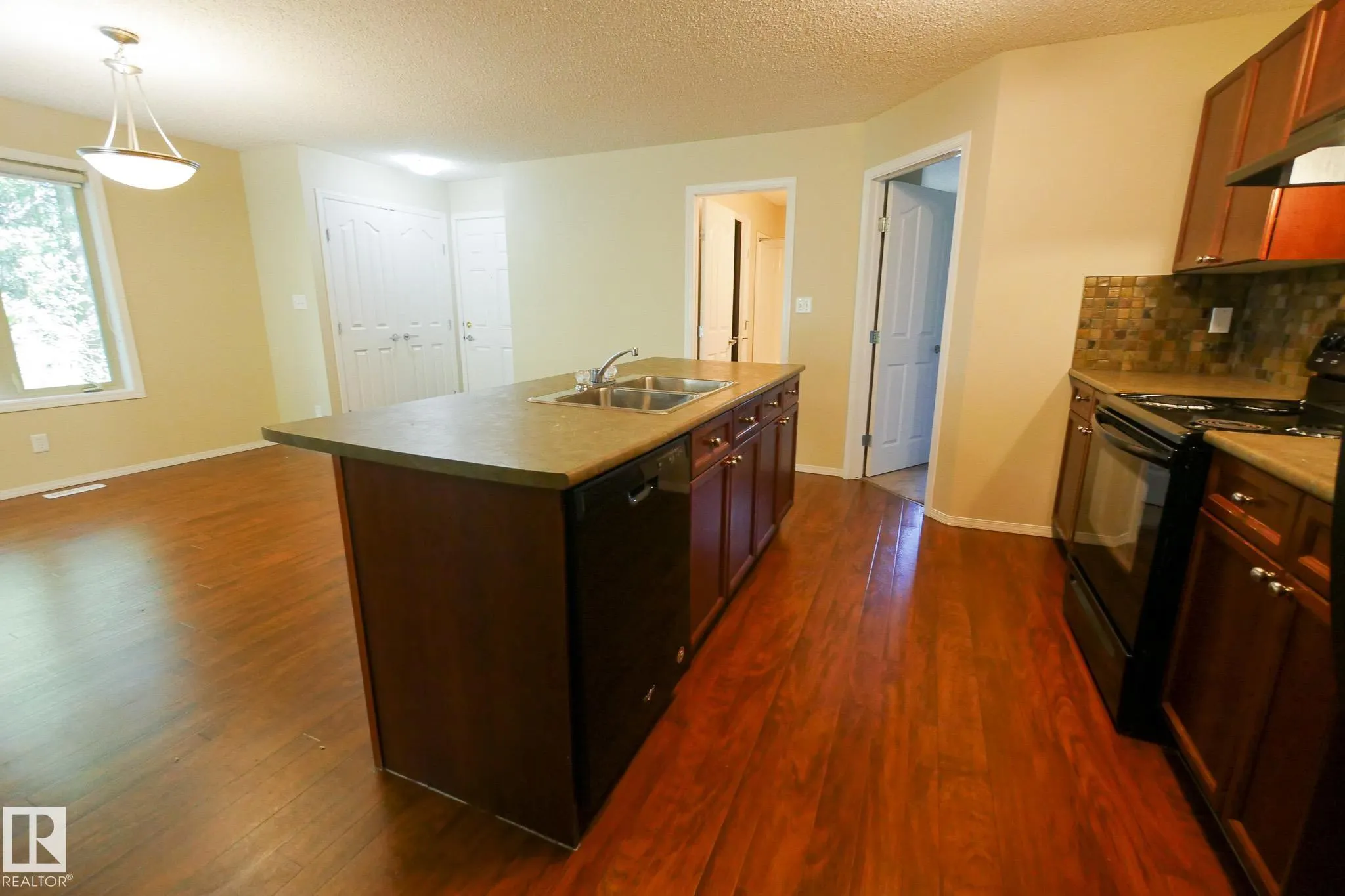 100 HERON POINT Close