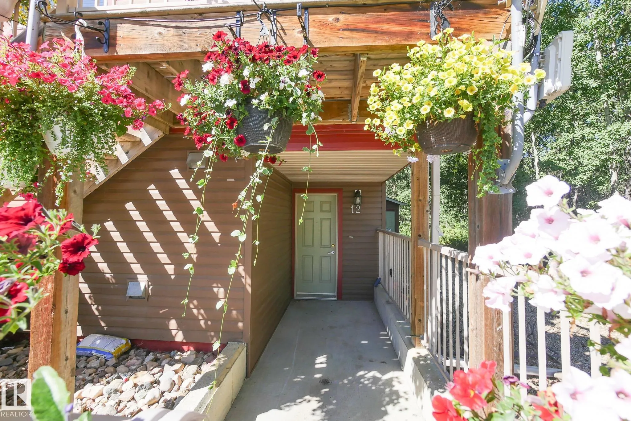 100 HERON POINT Close