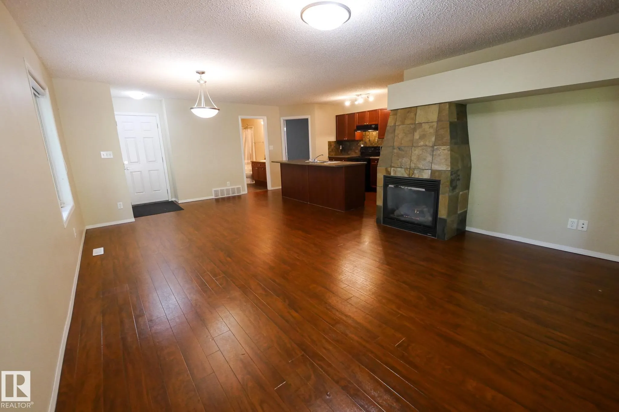 100 HERON POINT Close